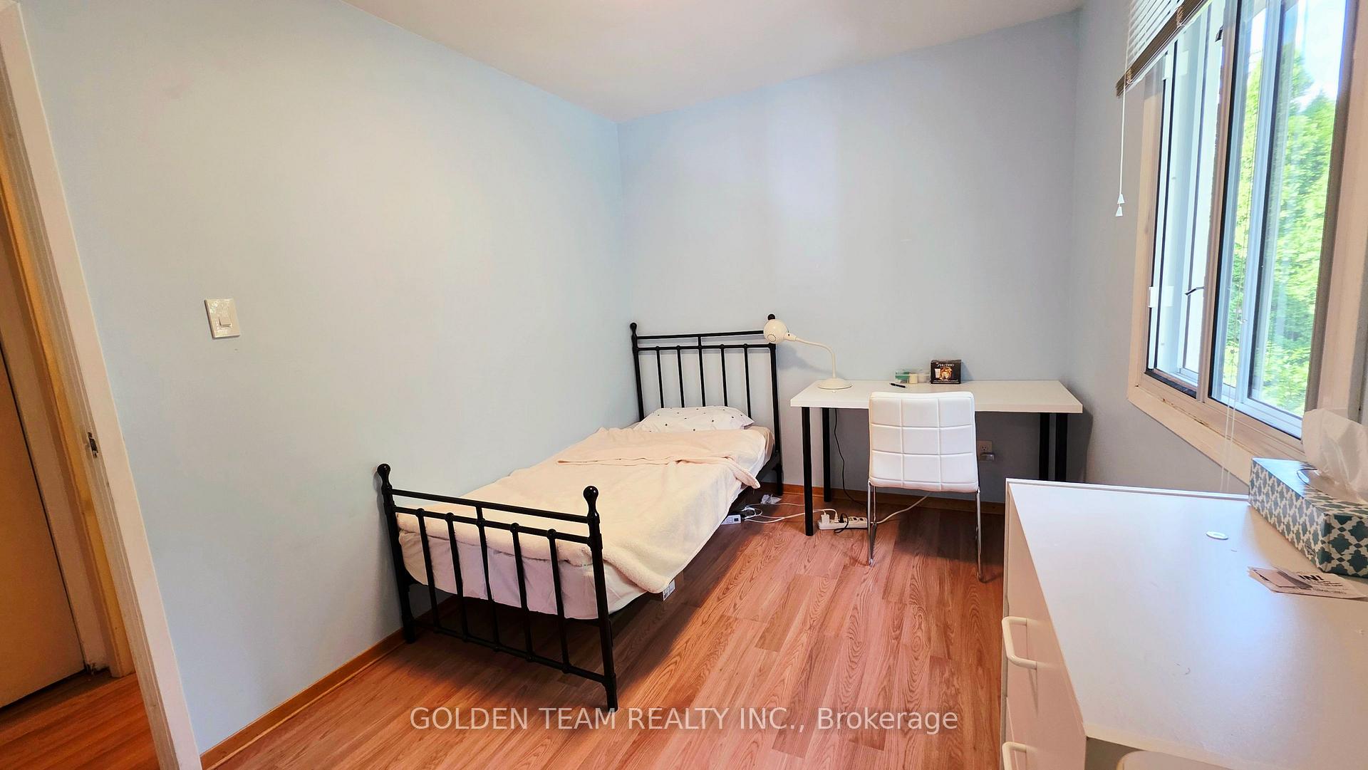Photo 26 of 44 Cobbler Crescent, North York, Black Creek — HOMEH