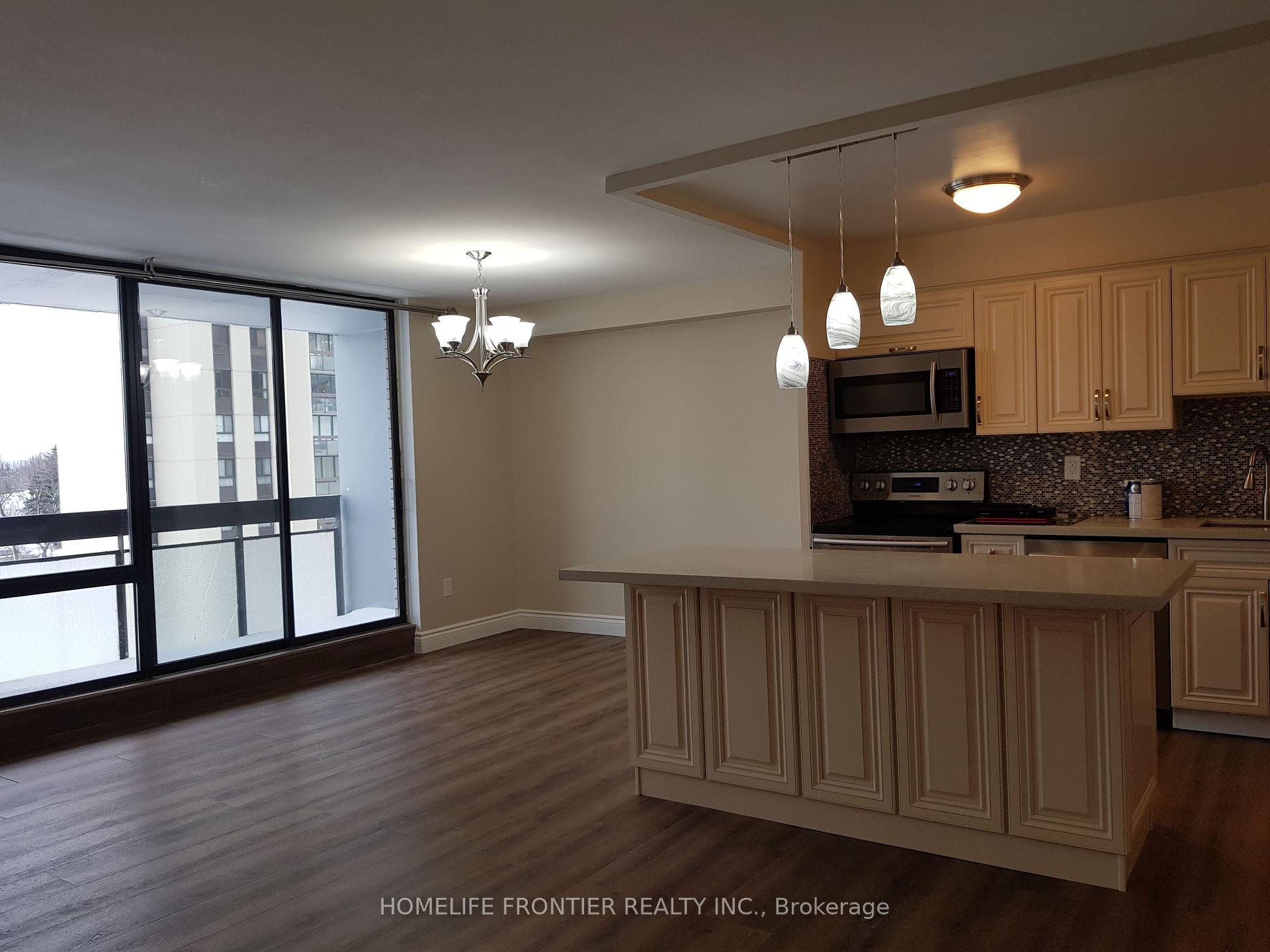 Photo 3 of Unit 914, 177 Linus Road, North York, Don Valley Village — HOMEH