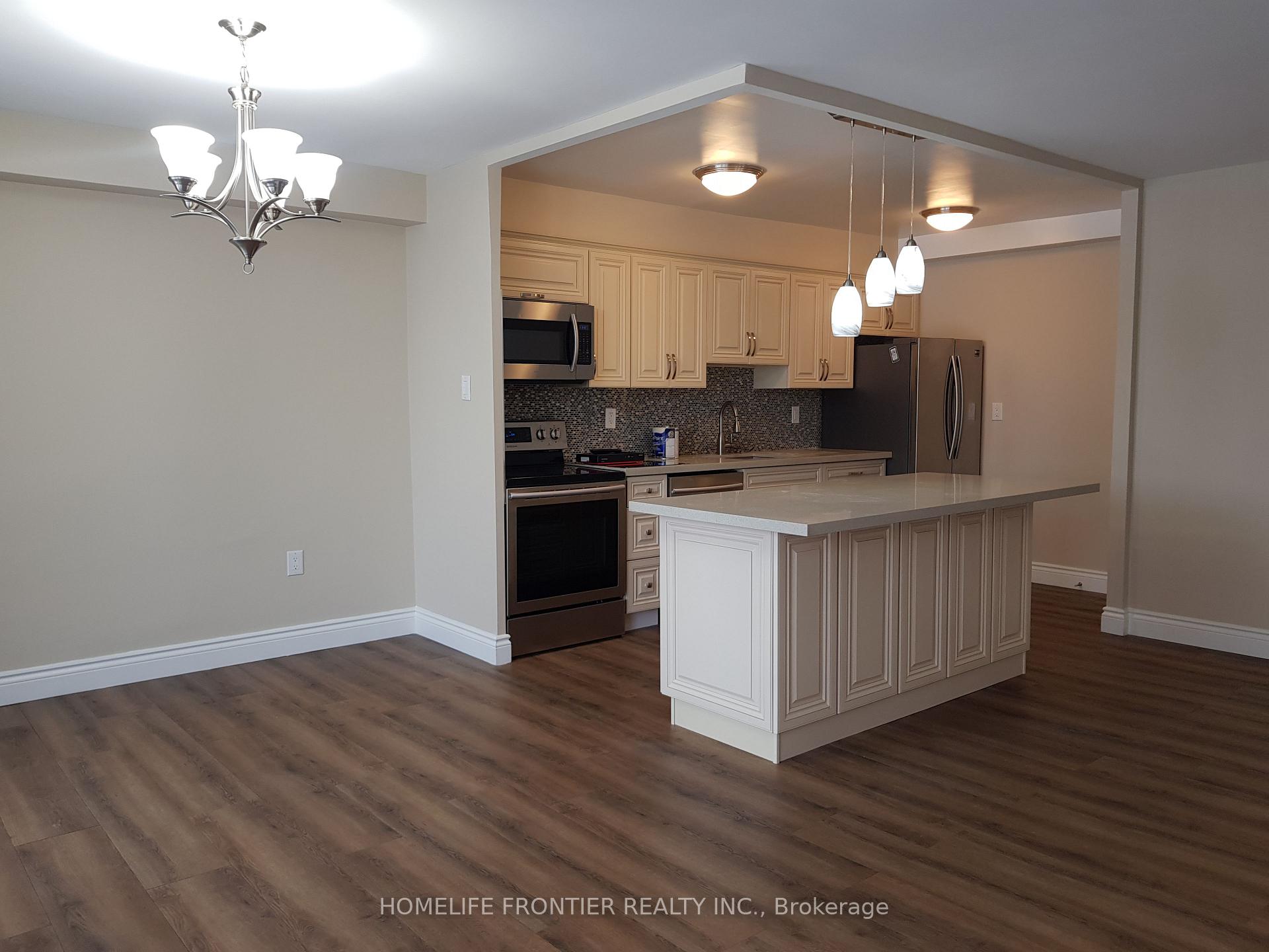 Photo 5 of Unit 914, 177 Linus Road, North York, Don Valley Village — HOMEH