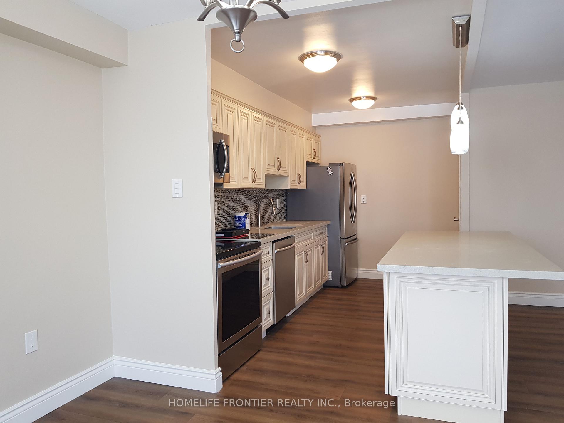 Photo 6 of Unit 914, 177 Linus Road, North York, Don Valley Village — HOMEH