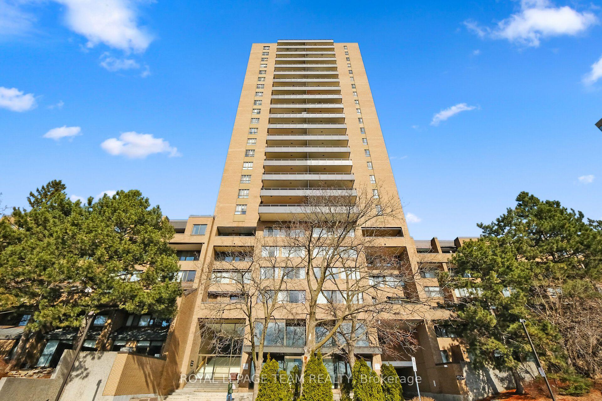 Photo of Unit 2012, 515 St Laurent Boulevard