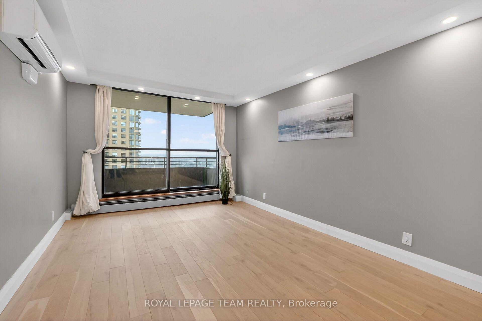 Photo 15 of Unit 2012, 515 St Laurent Boulevard, Ottawa, Viscount Alexander Park — HOMEH