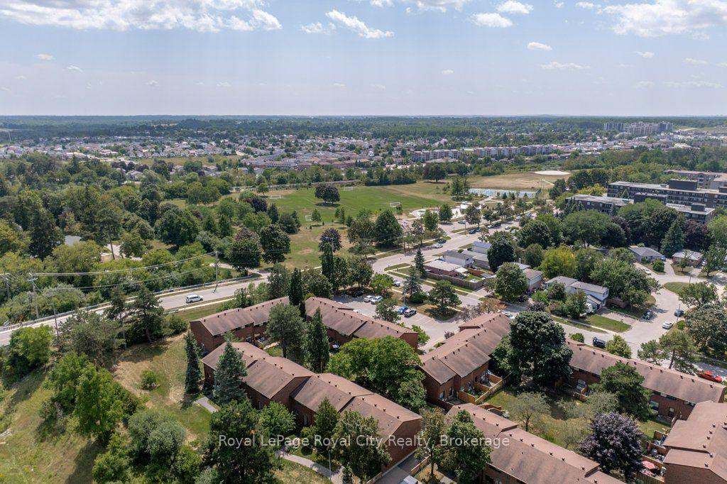 Photo 2 of Unit 31, 35 Rhonda Road, Guelph, Willow West/Sugarbush/West Acres — HOMEH