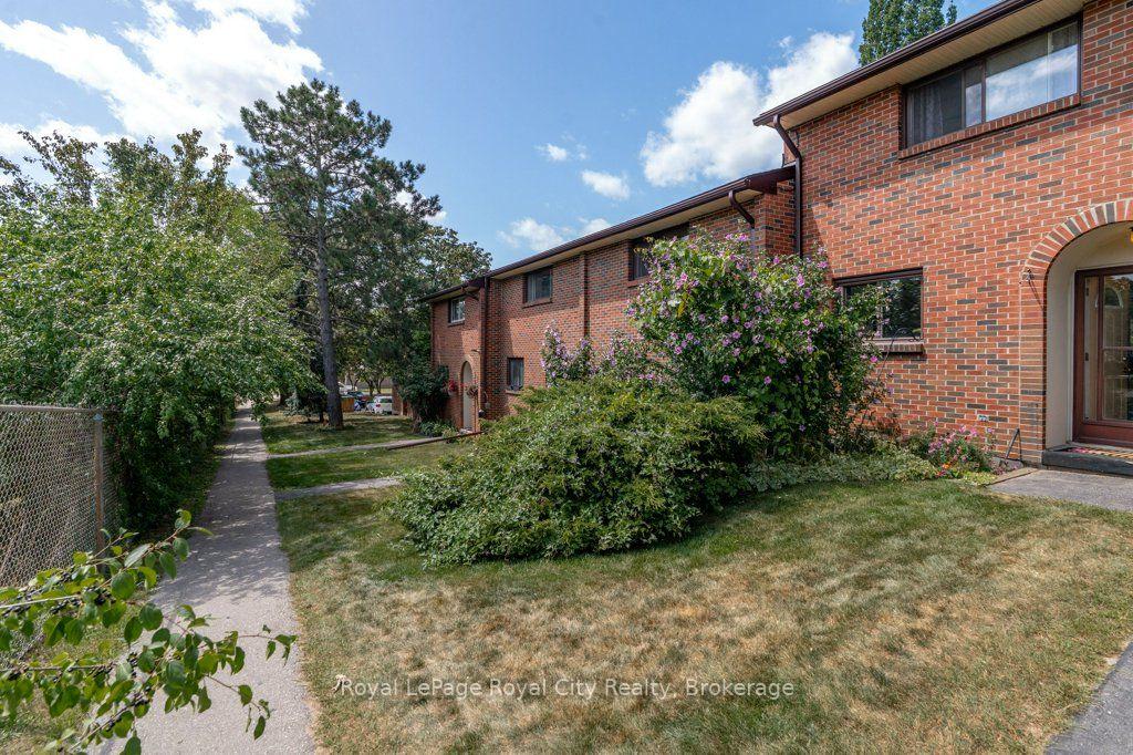 Photo 3 of Unit 31, 35 Rhonda Road, Guelph, Willow West/Sugarbush/West Acres — HOMEH