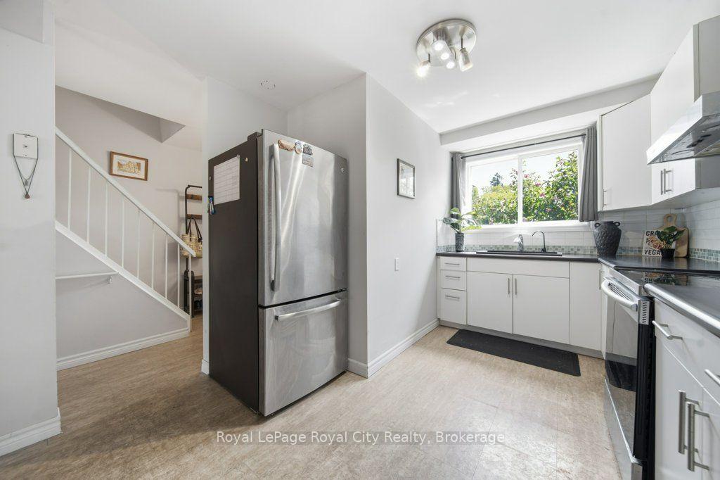 Photo 12 of Unit 31, 35 Rhonda Road, Guelph, Willow West/Sugarbush/West Acres — HOMEH