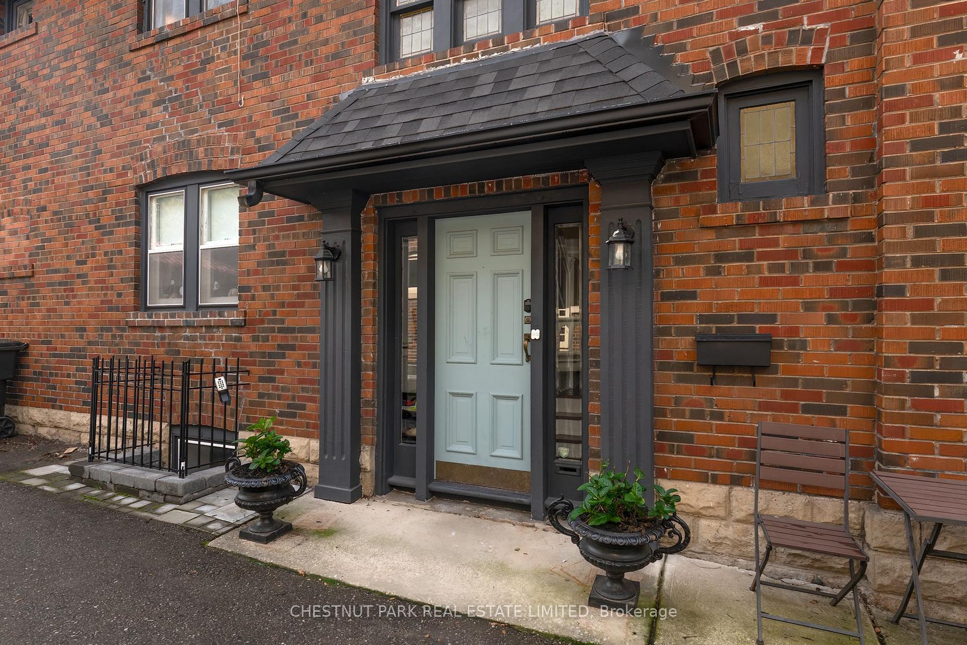 Photo 2 of Unit Upper, 11 Rose Park Crescent, Toronto, Rosedale-Moore Park — HOMEH