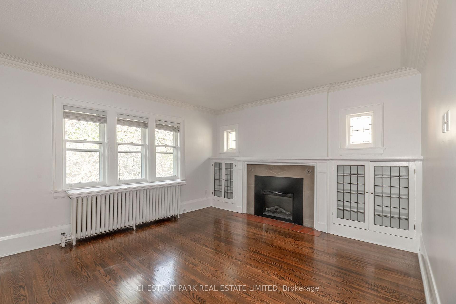 Photo 3 of Unit Upper, 11 Rose Park Crescent, Toronto, Rosedale-Moore Park — HOMEH