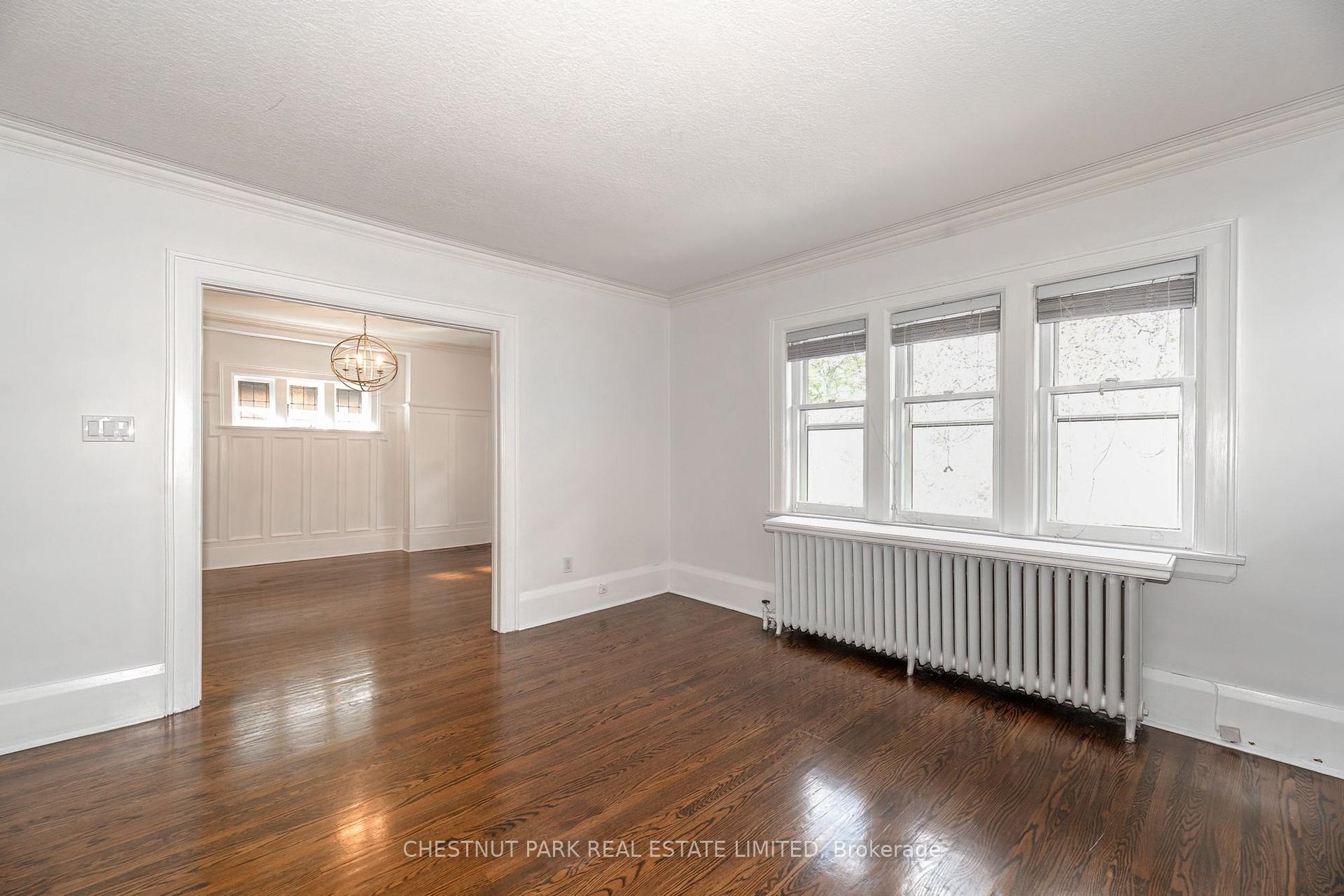 Photo 4 of Unit Upper, 11 Rose Park Crescent, Toronto, Rosedale-Moore Park — HOMEH