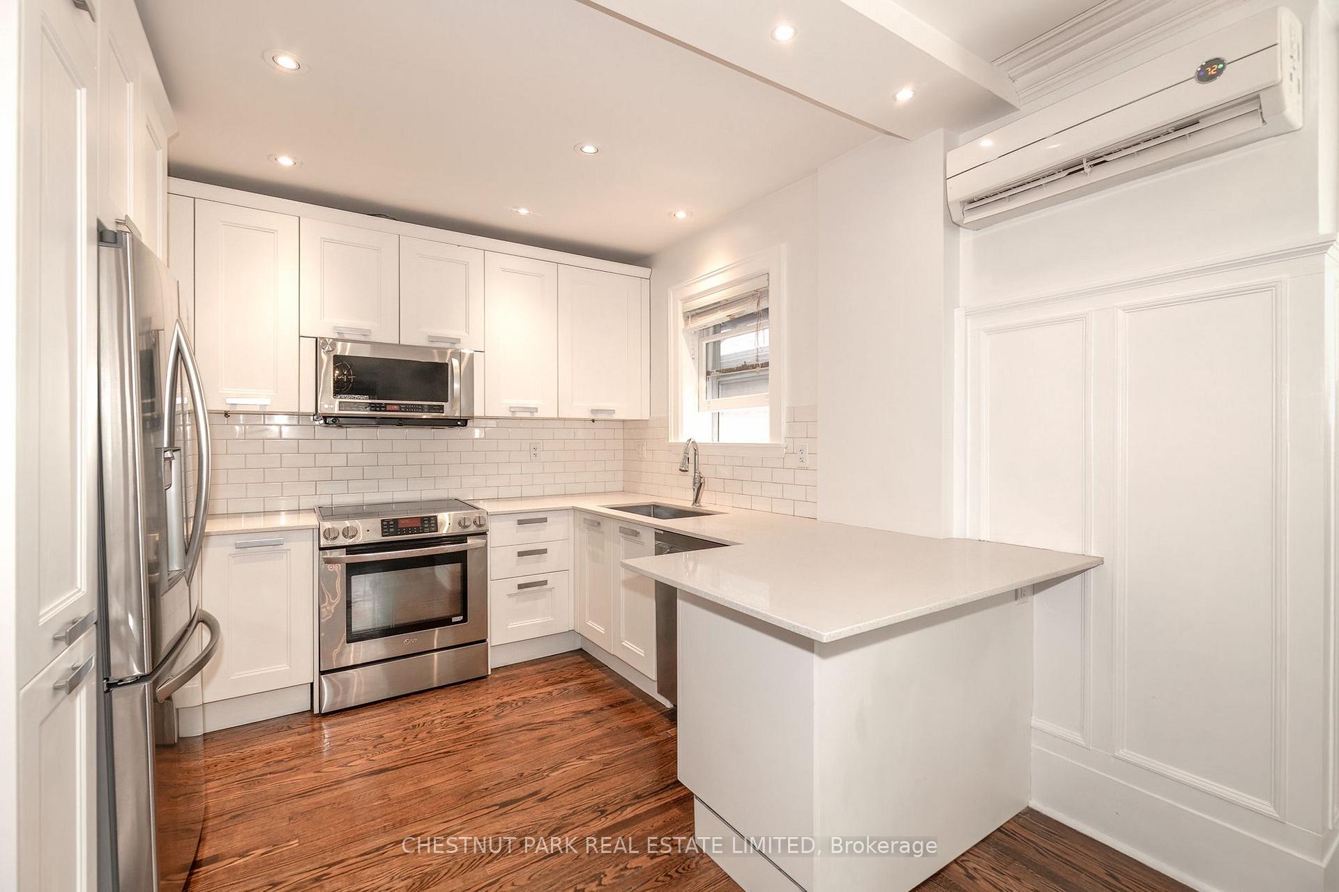 Photo 7 of Unit Upper, 11 Rose Park Crescent, Toronto, Rosedale-Moore Park — HOMEH