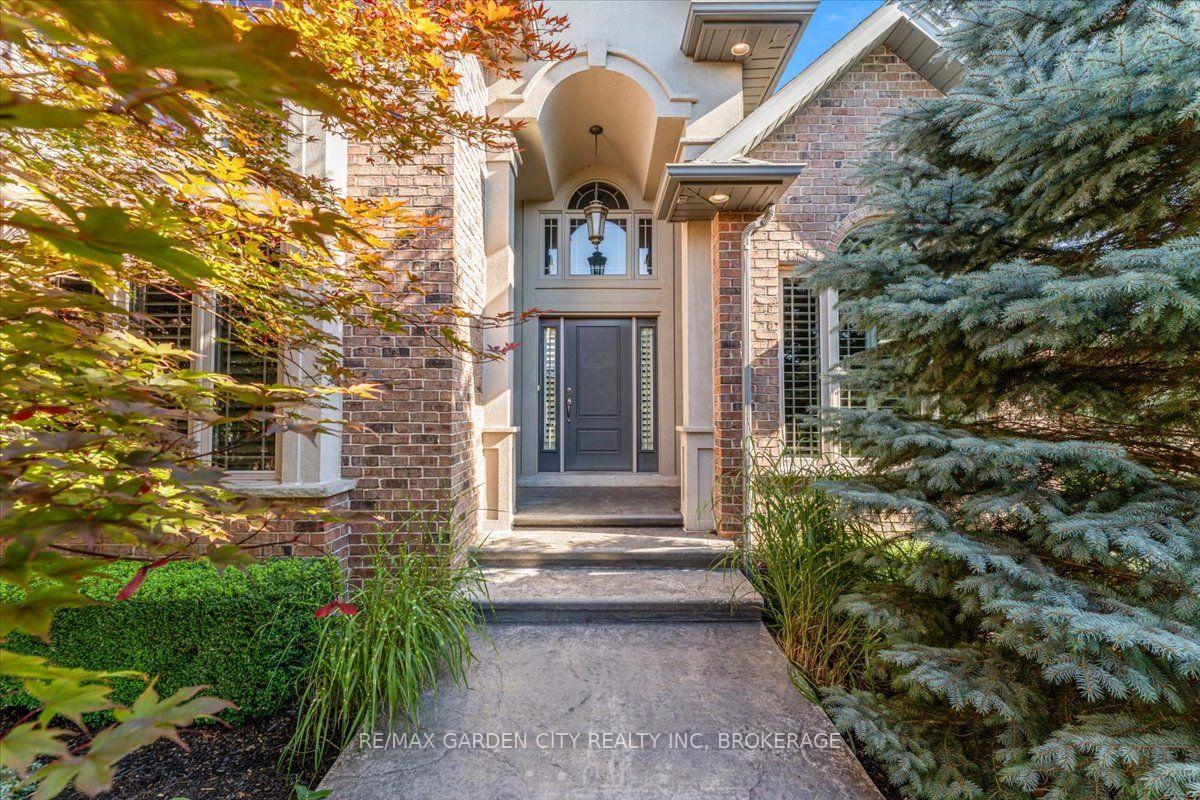 Photo 4 of 38 Addison Drive, St. Catharines, Rykert/Vansickle — HOMEH