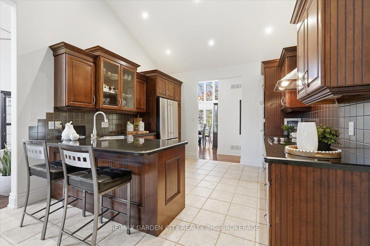 Photo 11 of 38 Addison Drive, St. Catharines, Rykert/Vansickle — HOMEH