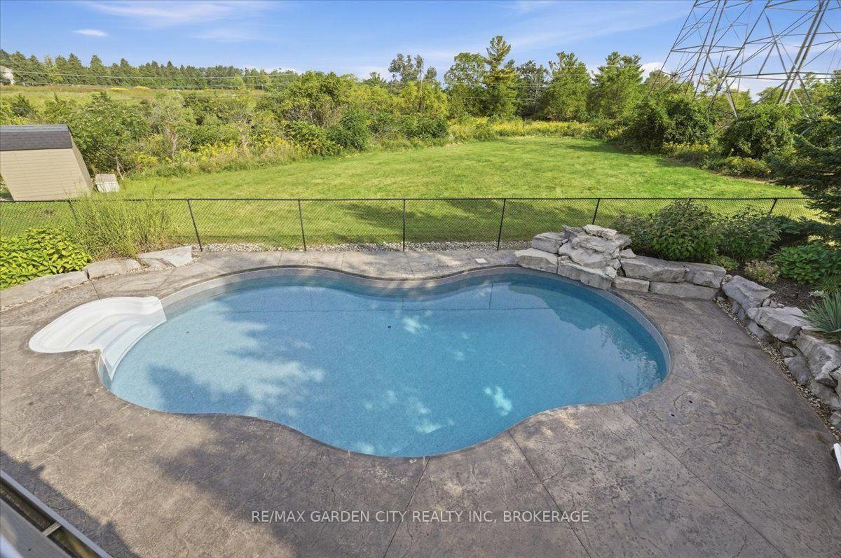 Photo 19 of 38 Addison Drive, St. Catharines, Rykert/Vansickle — HOMEH
