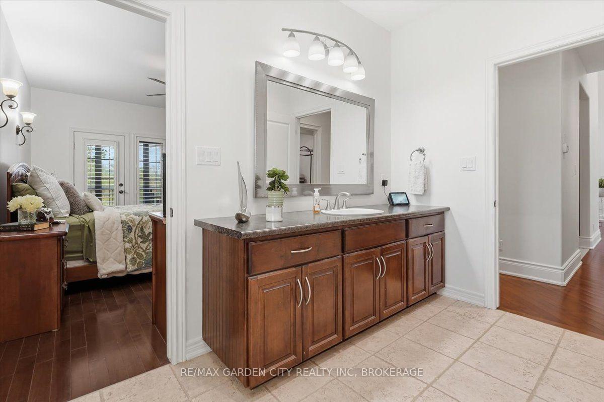 Photo 23 of 38 Addison Drive, St. Catharines, Rykert/Vansickle — HOMEH
