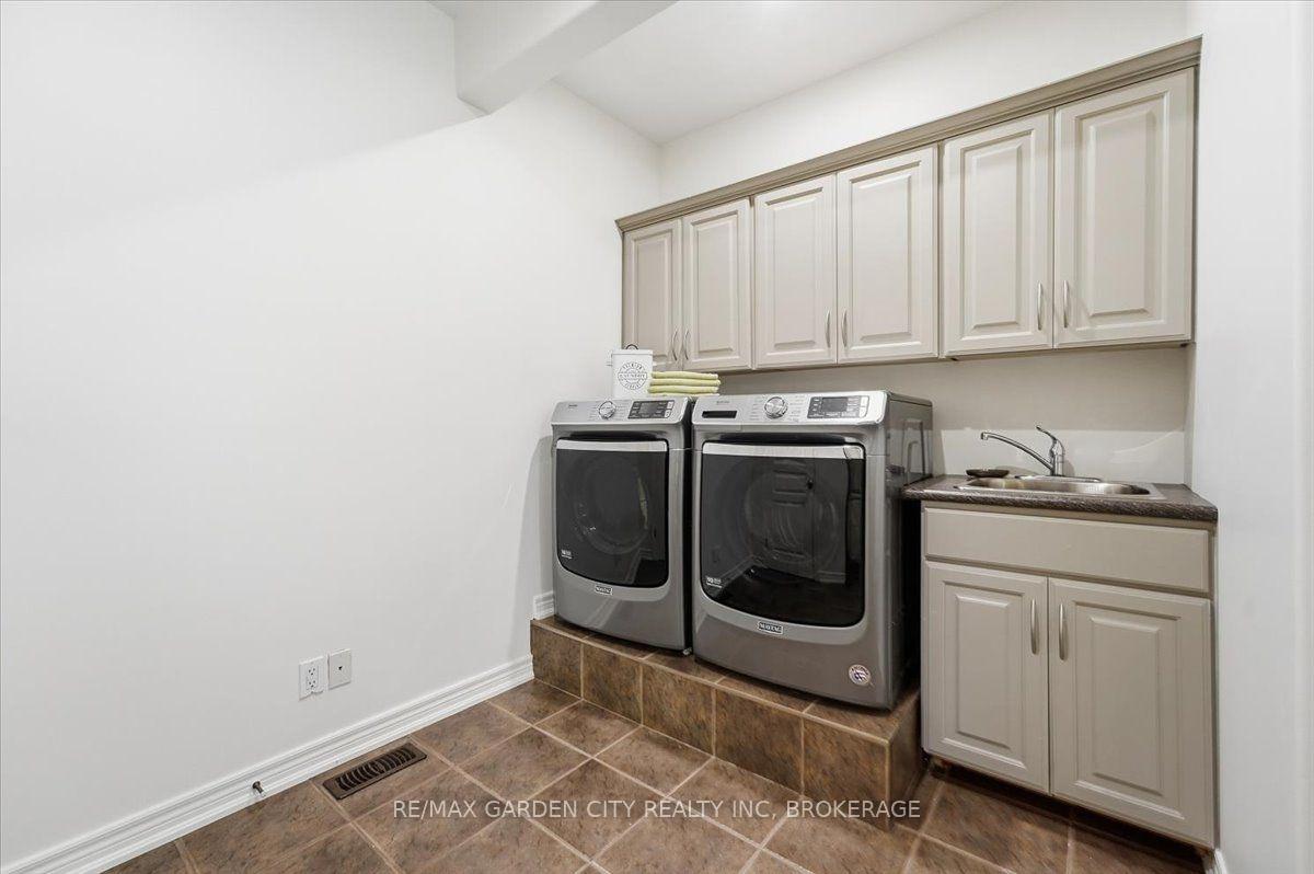 Photo 24 of 38 Addison Drive, St. Catharines, Rykert/Vansickle — HOMEH