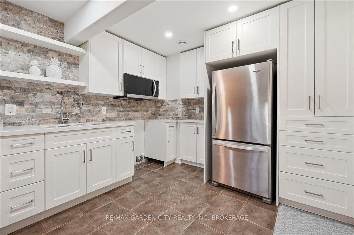 Photo 29 of 38 Addison Drive, St. Catharines, Rykert/Vansickle — HOMEH