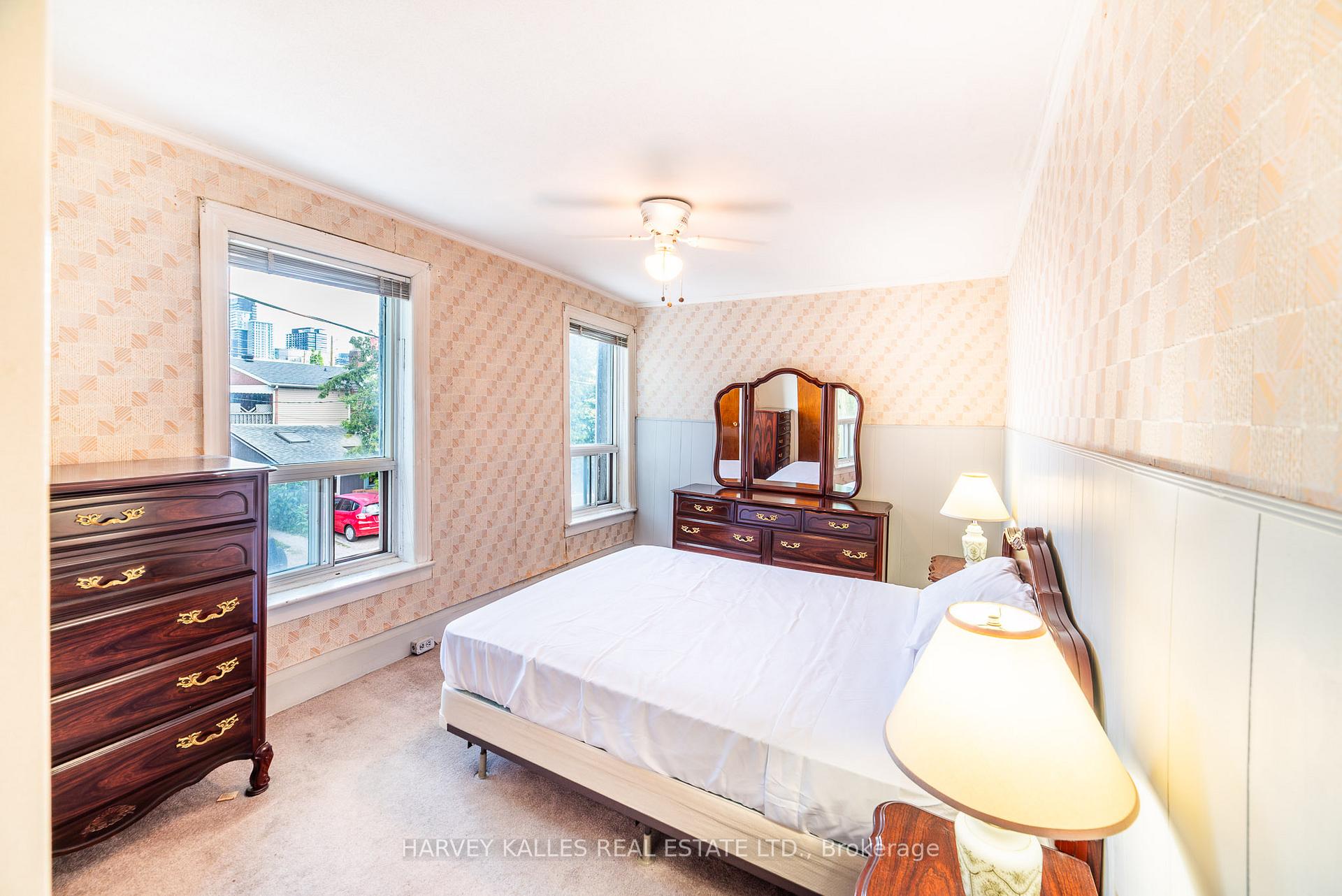 Photo 12 of 6 Crocker Avenue, Toronto, Trinity-Bellwoods — HOMEH