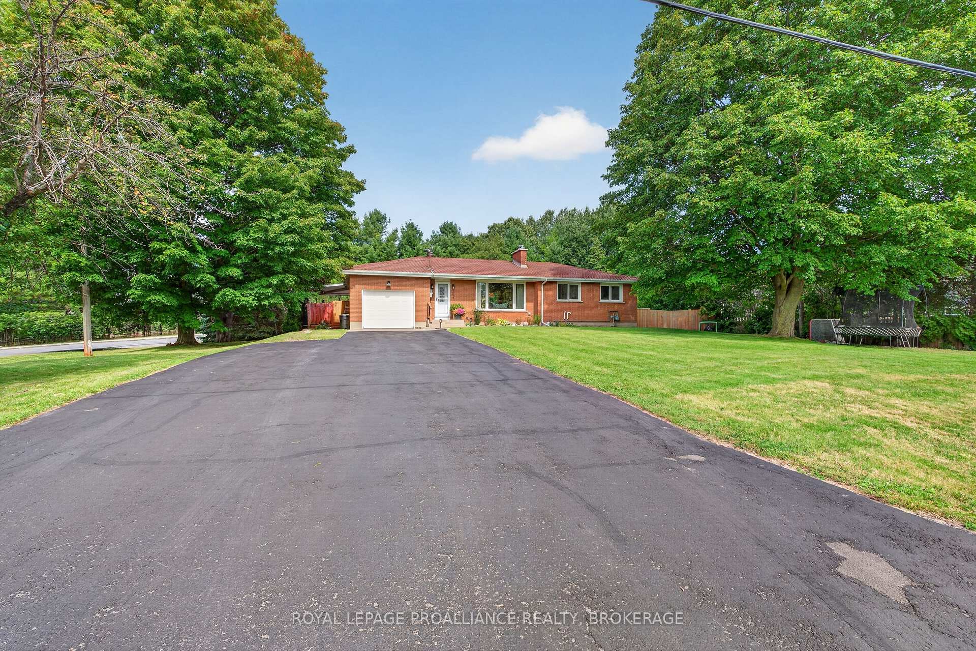 Photo 2 of 254 Gore Road, Kingston, Kingston East (Incl Barret Crt) — HOMEH