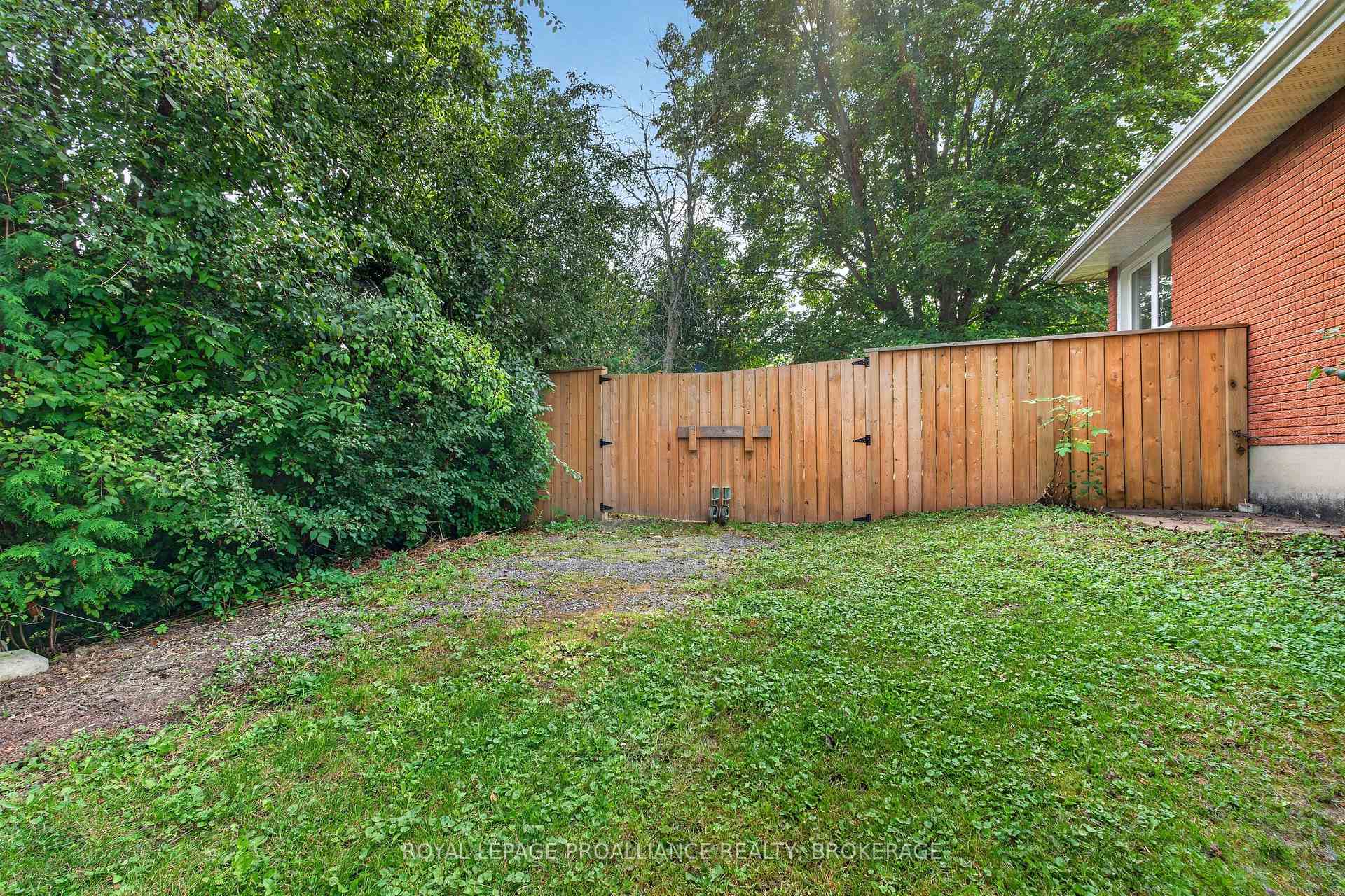 Photo 45 of 254 Gore Road, Kingston, Kingston East (Incl Barret Crt) — HOMEH