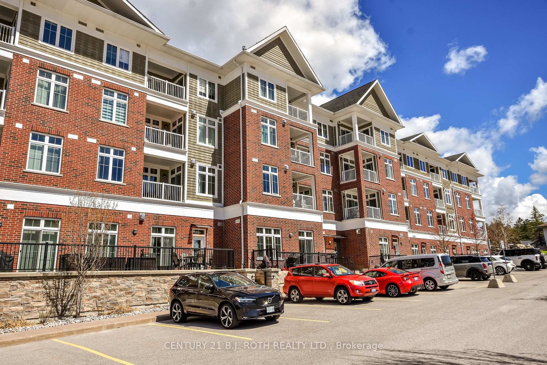 Photo 2 of Unit 107, 40 Horseshoe Boulevard, Oro-Medonte, Horseshoe Valley — HOMEH