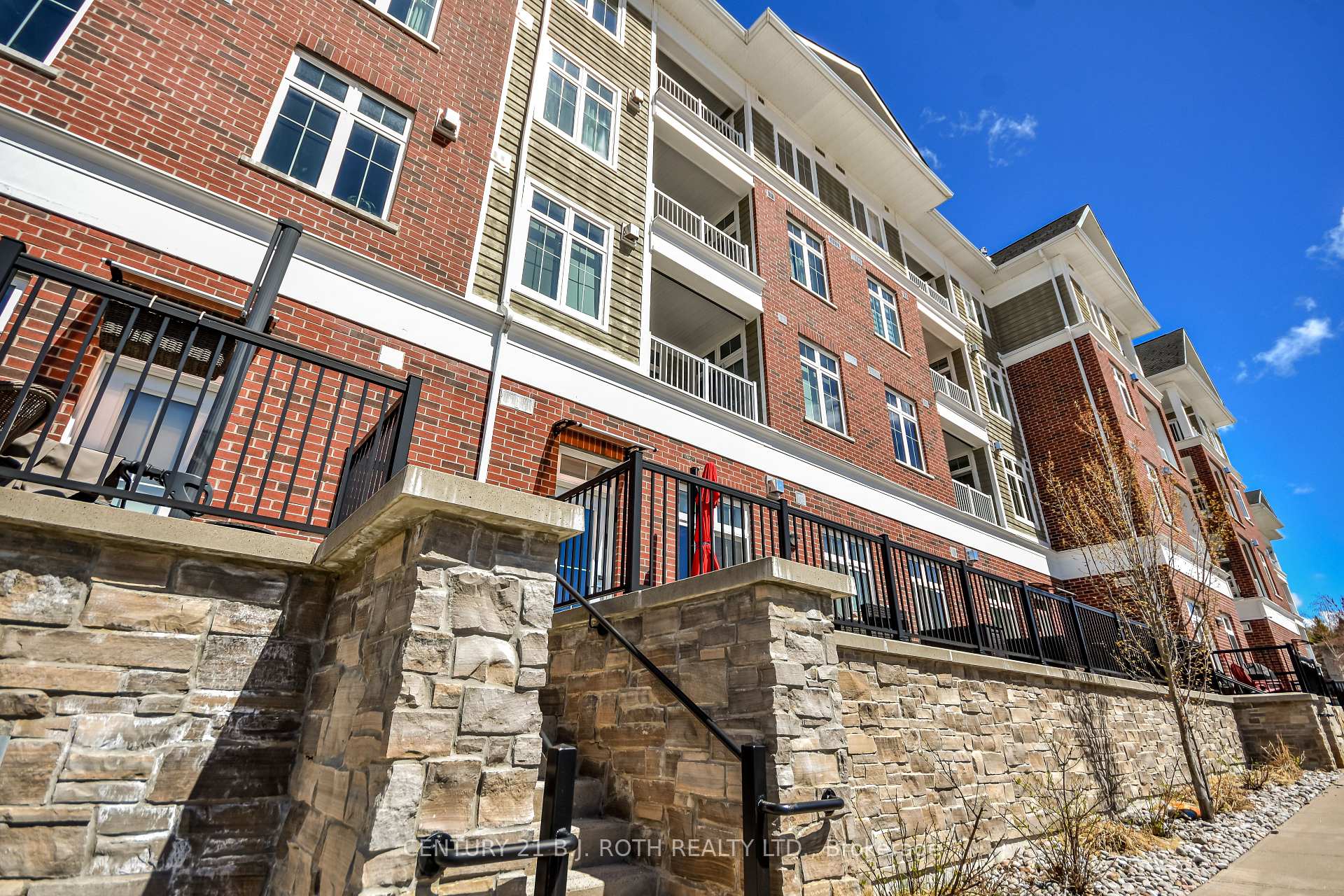 Photo 3 of Unit 107, 40 Horseshoe Boulevard, Oro-Medonte, Horseshoe Valley — HOMEH