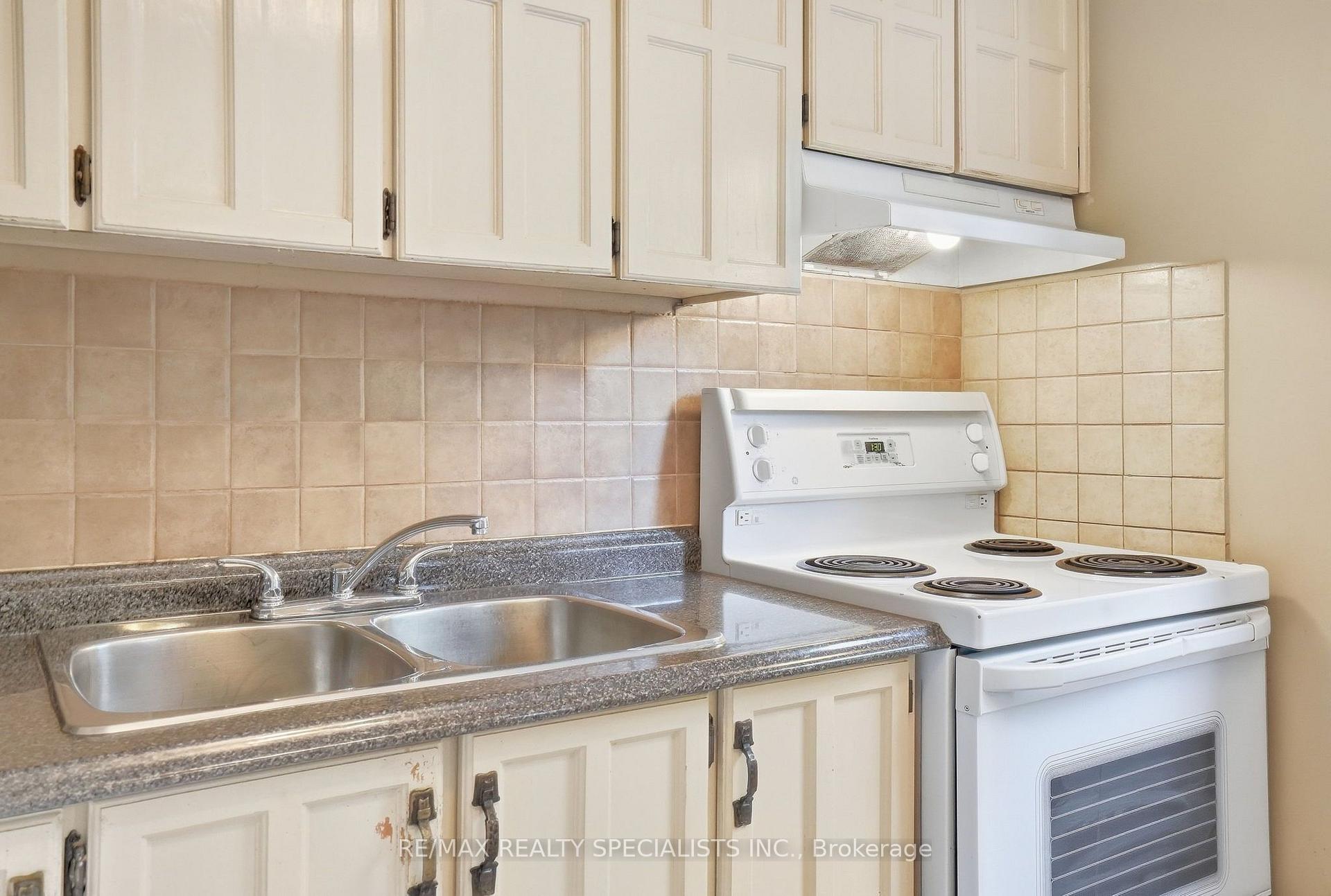 Photo 11 of Unit 117, 333 Meadows Boulevard, Mississauga, Rathwood — HOMEH