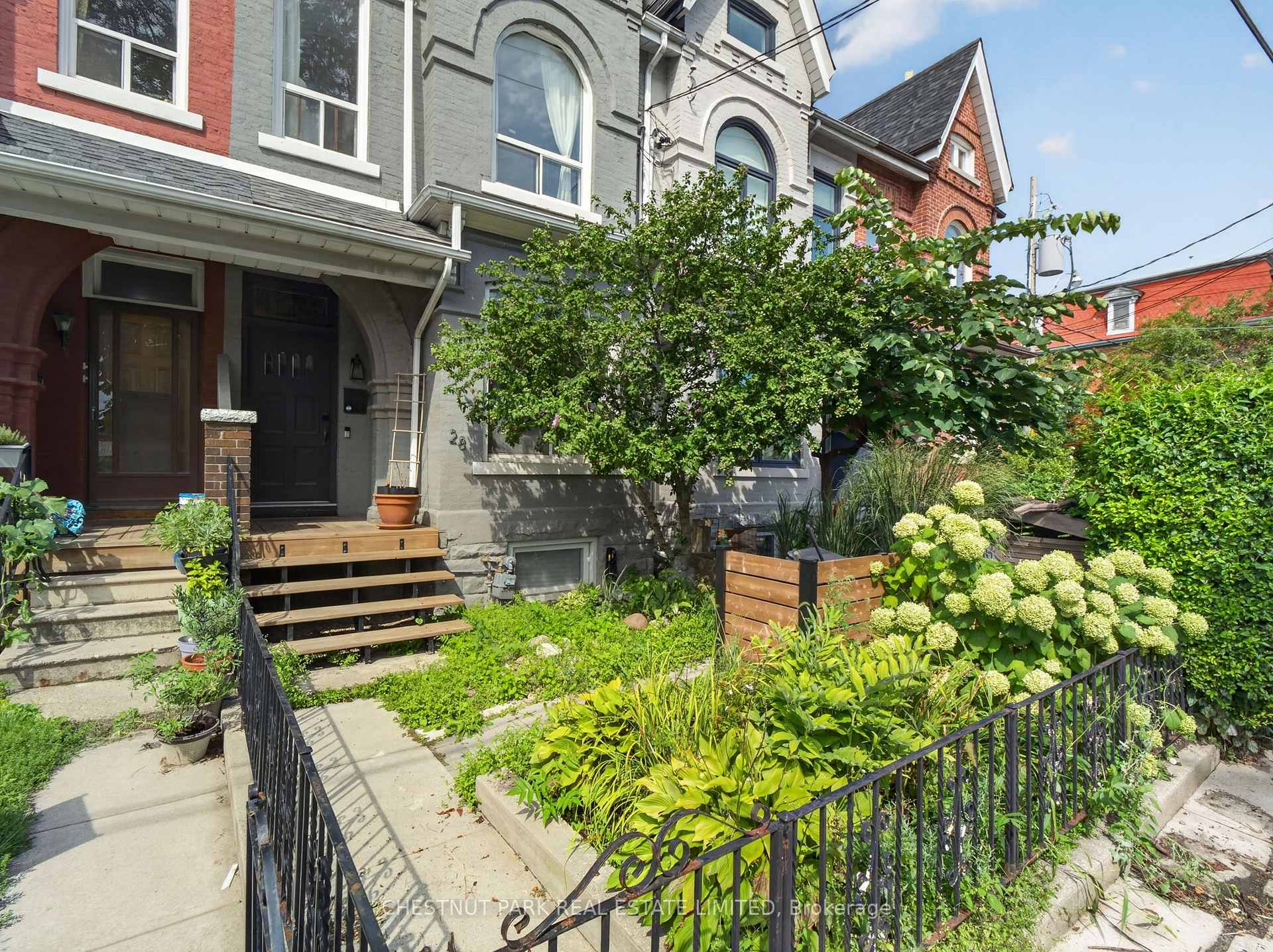 Photo 3 of 28 Robinson Street, Toronto, Trinity-Bellwoods — HOMEH