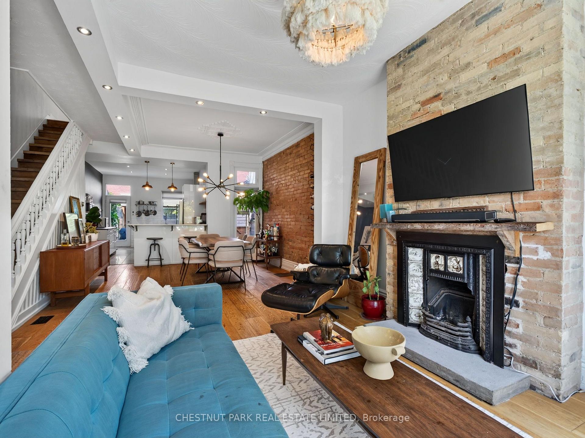 Photo 5 of 28 Robinson Street, Toronto, Trinity-Bellwoods — HOMEH
