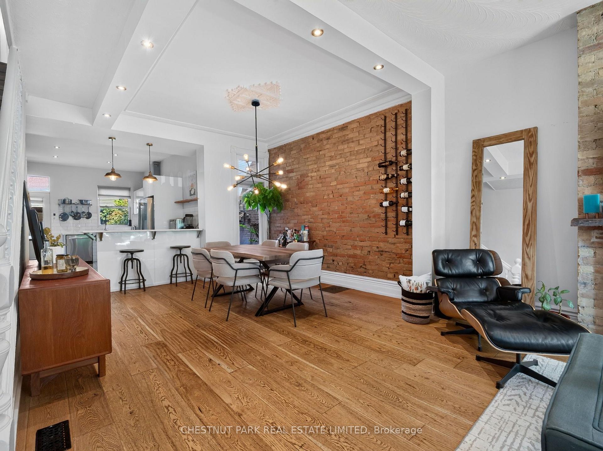 Photo 9 of 28 Robinson Street, Toronto, Trinity-Bellwoods — HOMEH