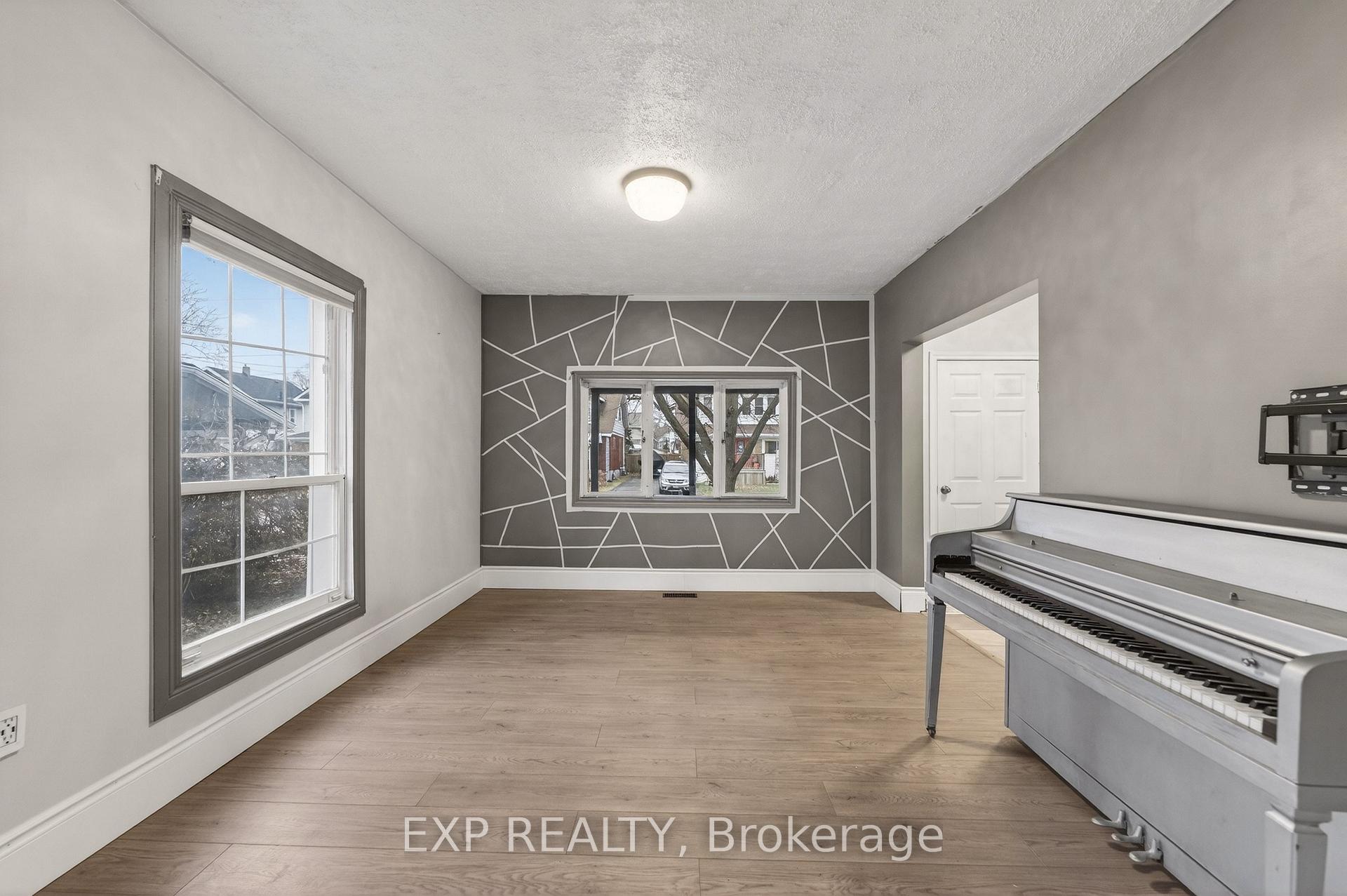 Photo 22 of 4576 Fourth Avenue, Niagara Falls, Cherrywood — HOMEH