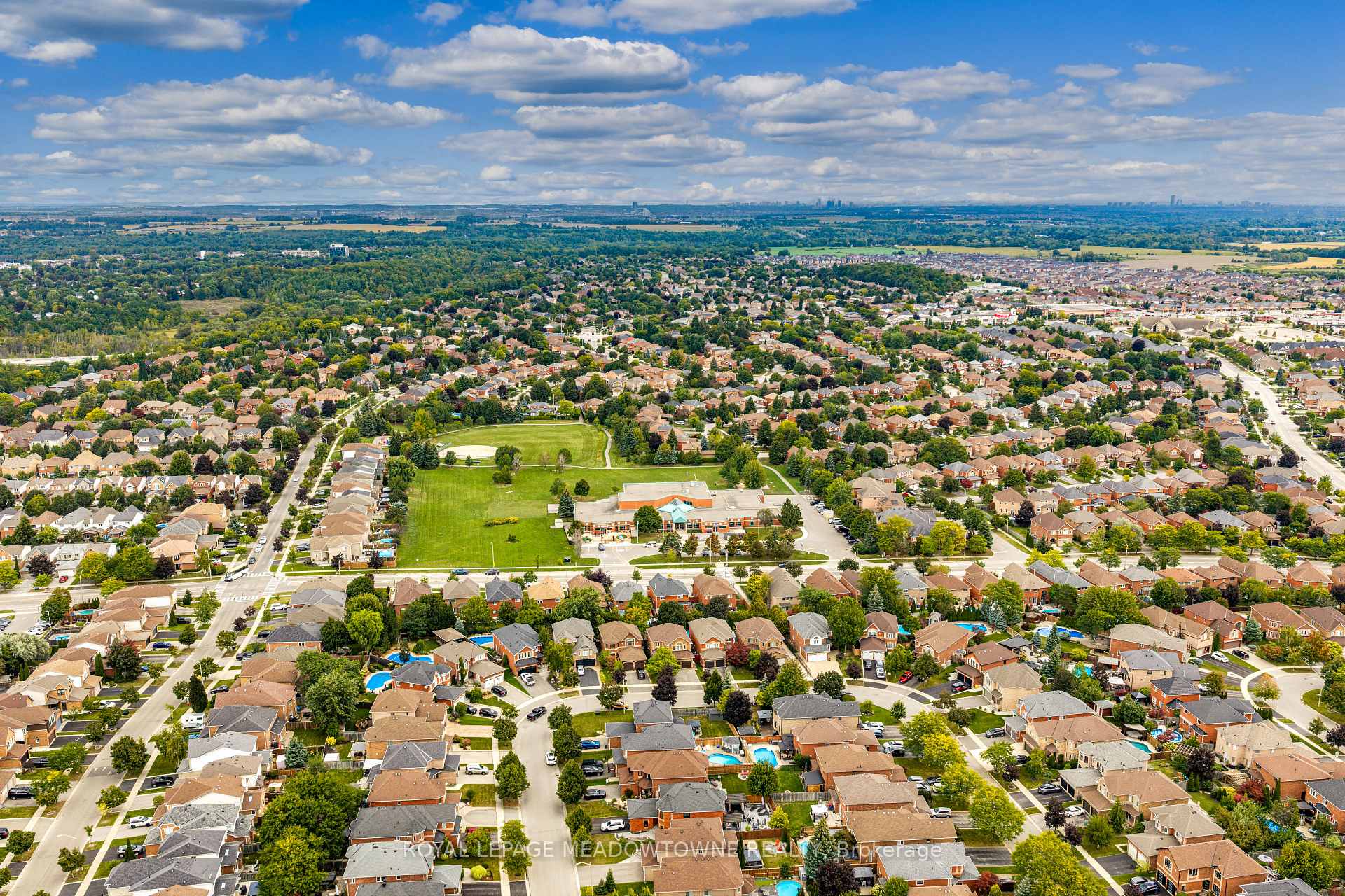 Photo 53 of 46 Chester Crescent, Halton Hills, Georgetown — HOMEH