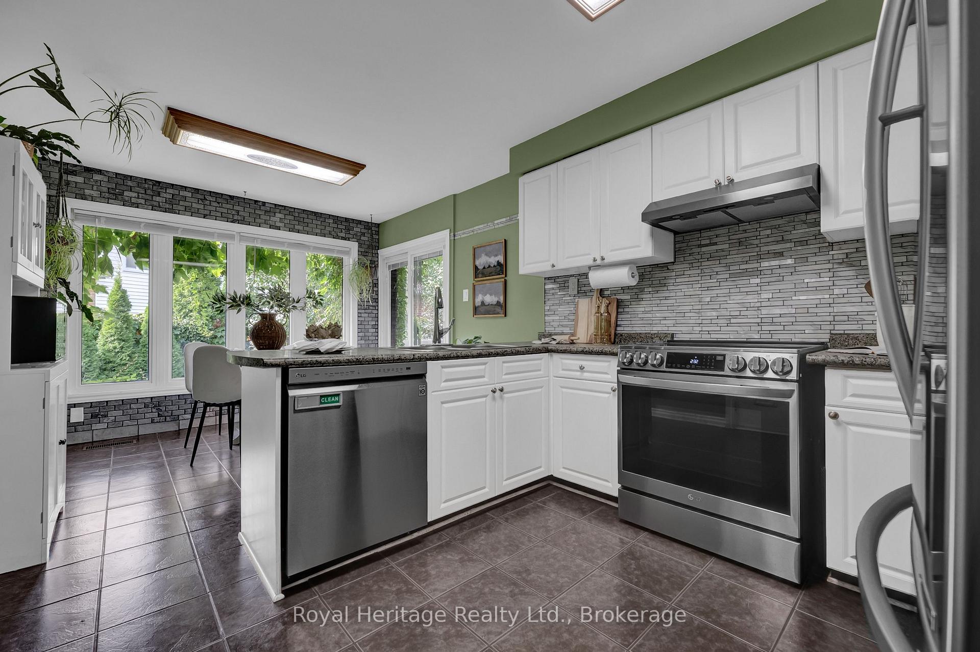 Photo 13 of 88 Hart Boulevard, Clarington, Newcastle — HOMEH