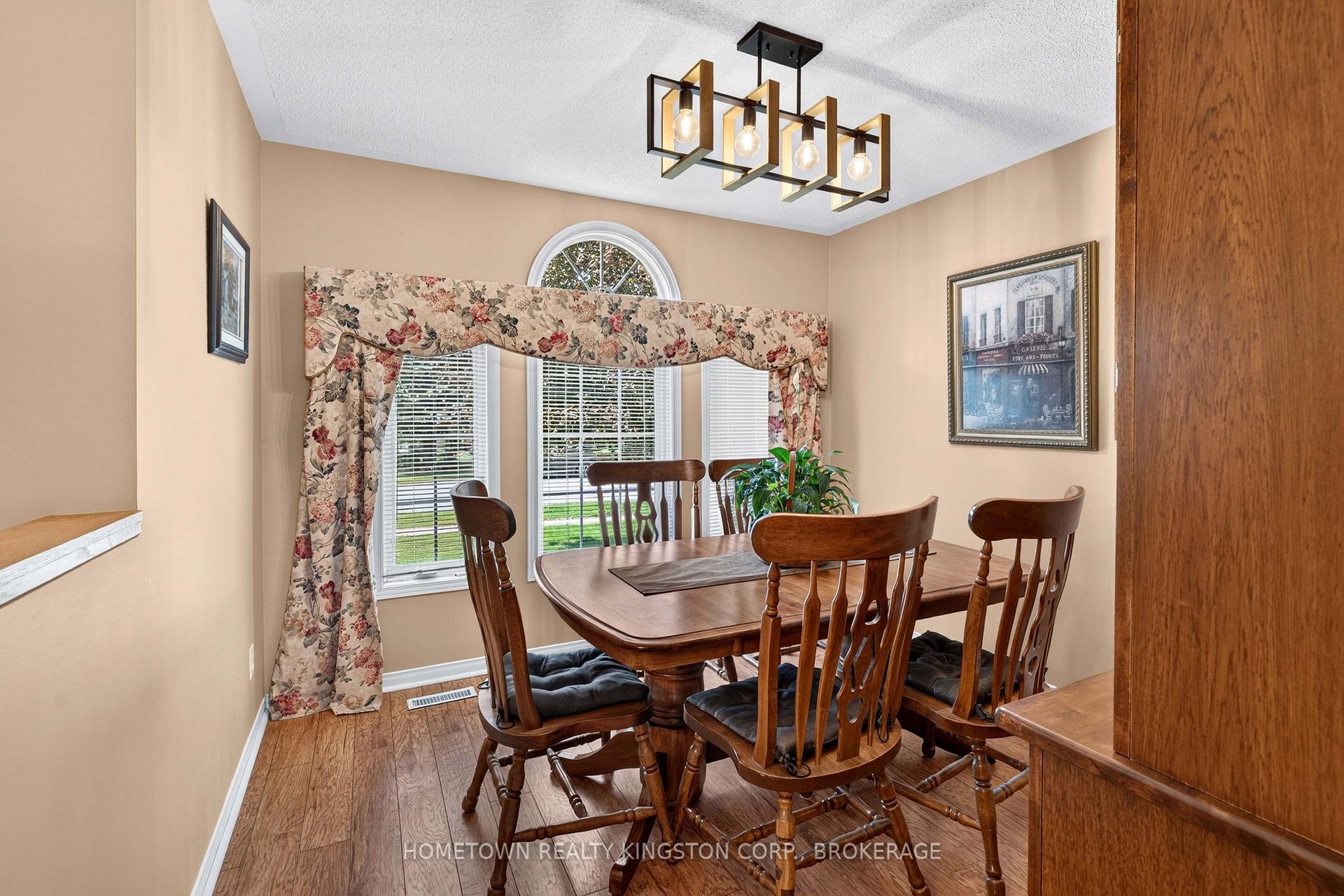 Photo 5 of 540 Sackville Crescent, Kingston, City SouthWest — HOMEH