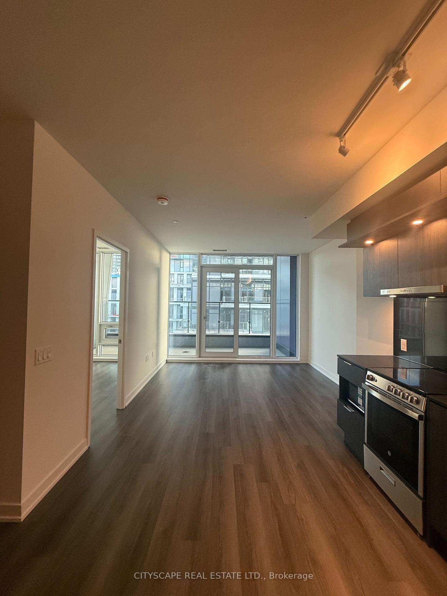 Front of Unit 602, 448 Burnhamthorpe Road W