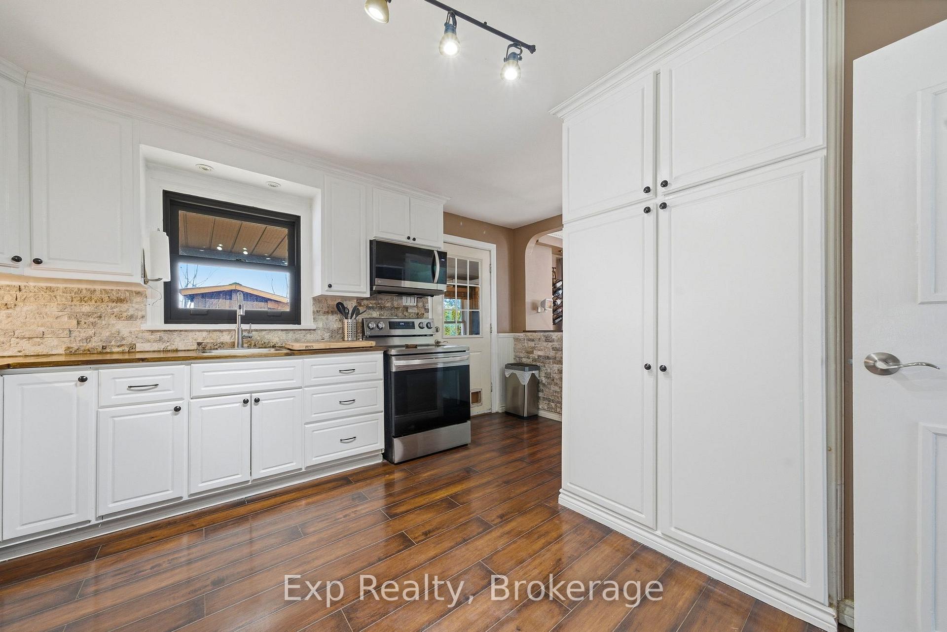 Photo 14 of 10 Valleyview Crescent, Belleville, Belleville Ward — HOMEH