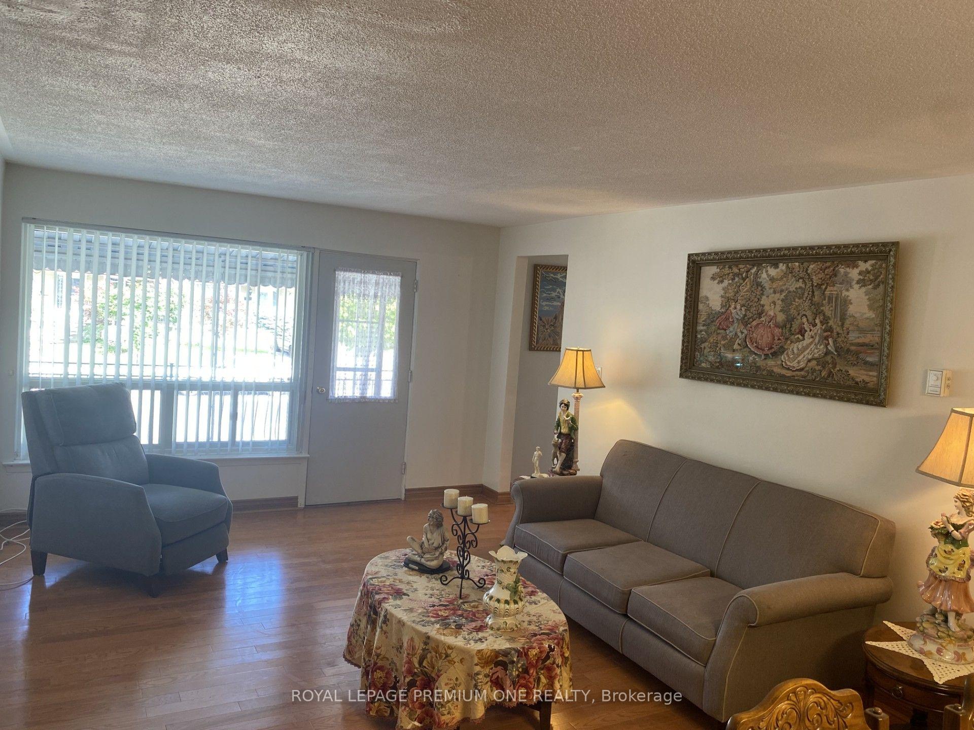 Photo 5 of 55 Husband Drive, North York, Humber Summit — HOMEH