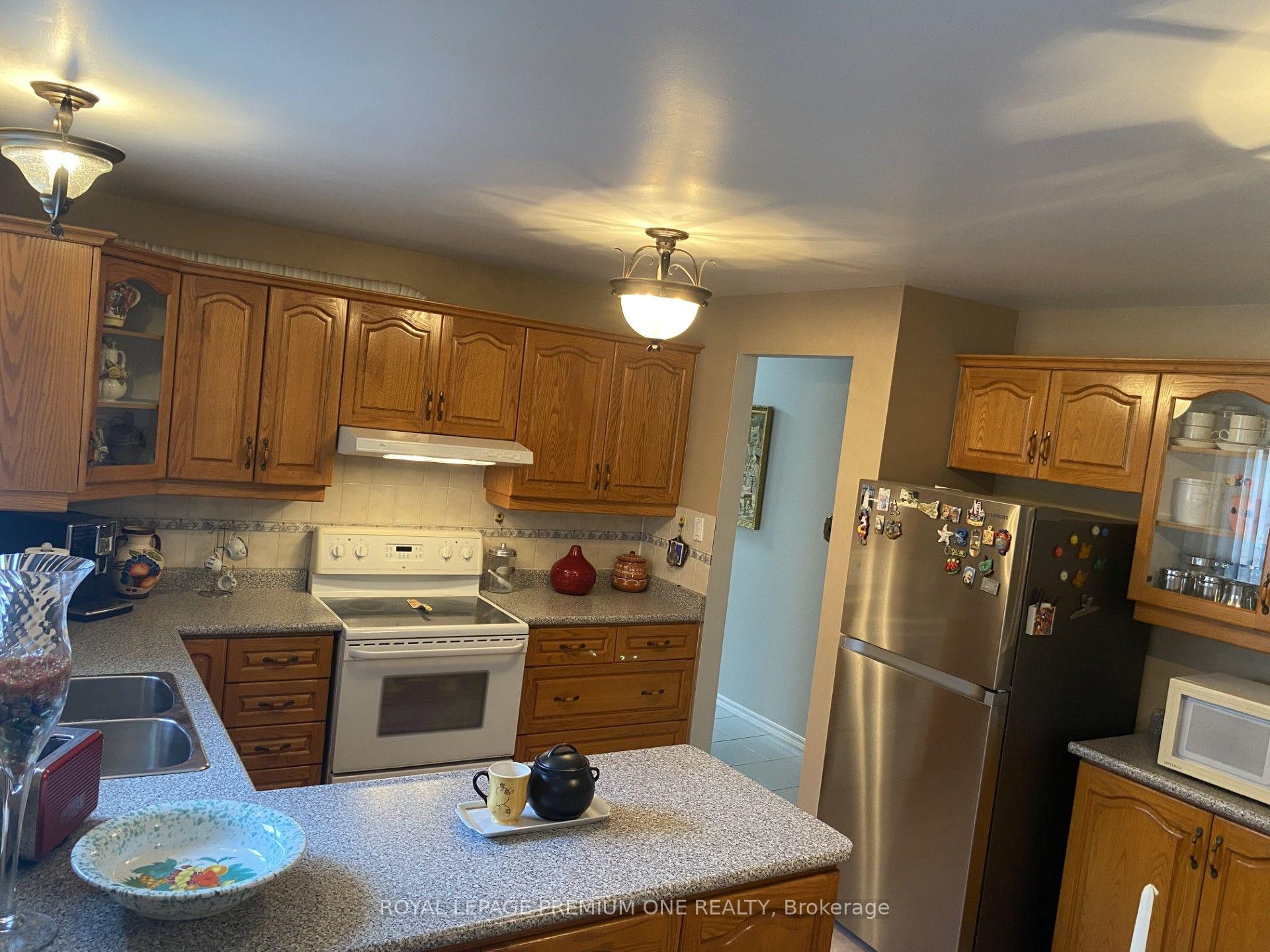Photo 8 of 55 Husband Drive, North York, Humber Summit — HOMEH