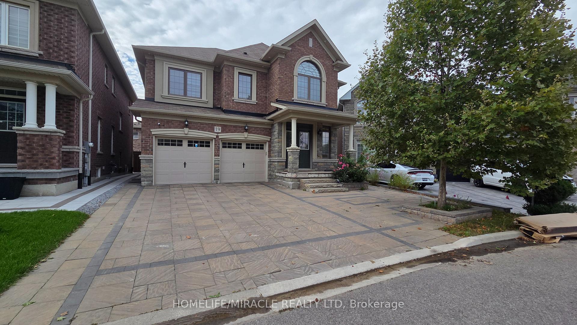 Photo 2 of 19 Belgium Crescent, Brampton, Northwest Brampton — HOMEH