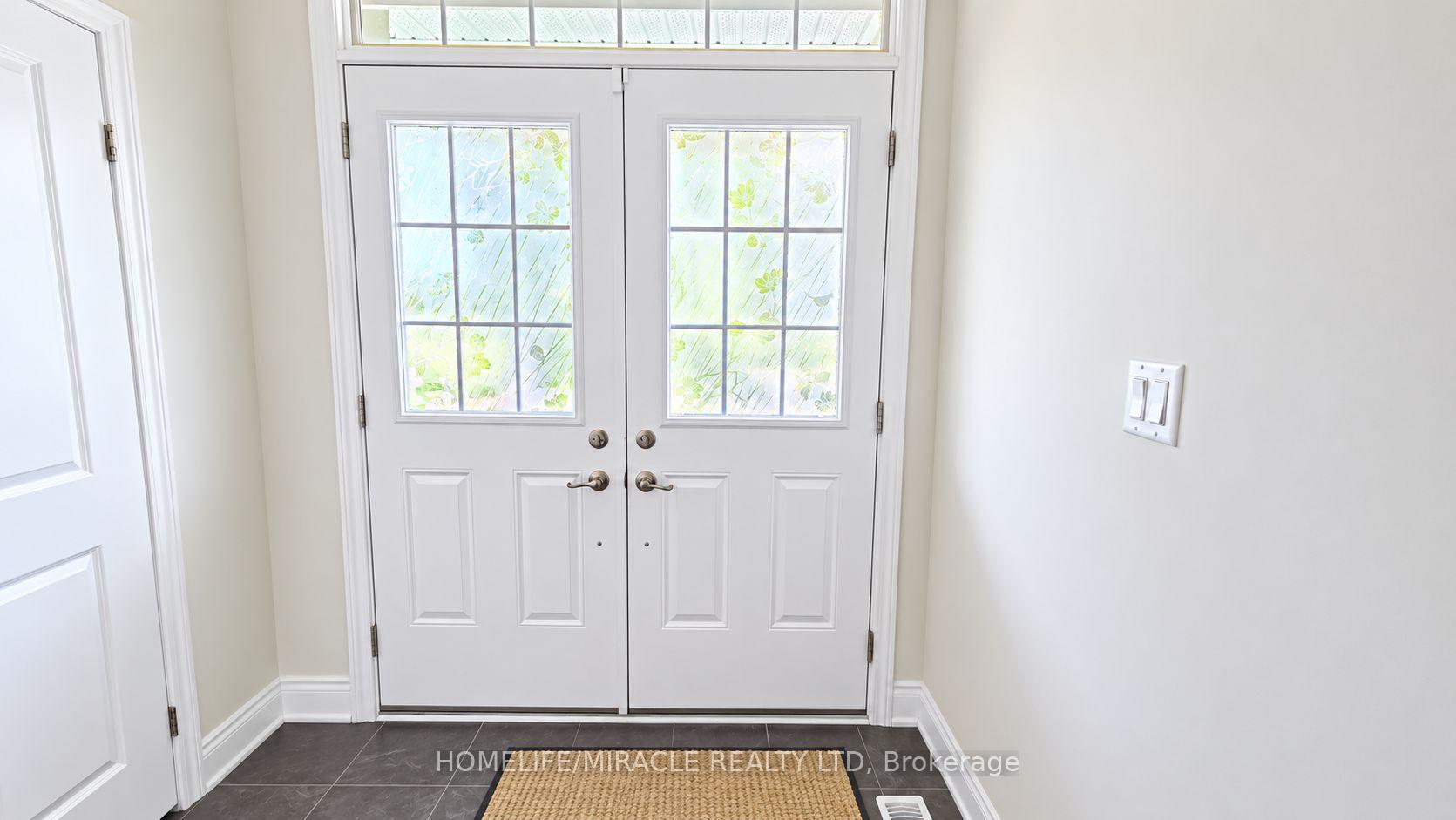 Photo 5 of 19 Belgium Crescent, Brampton, Northwest Brampton — HOMEH