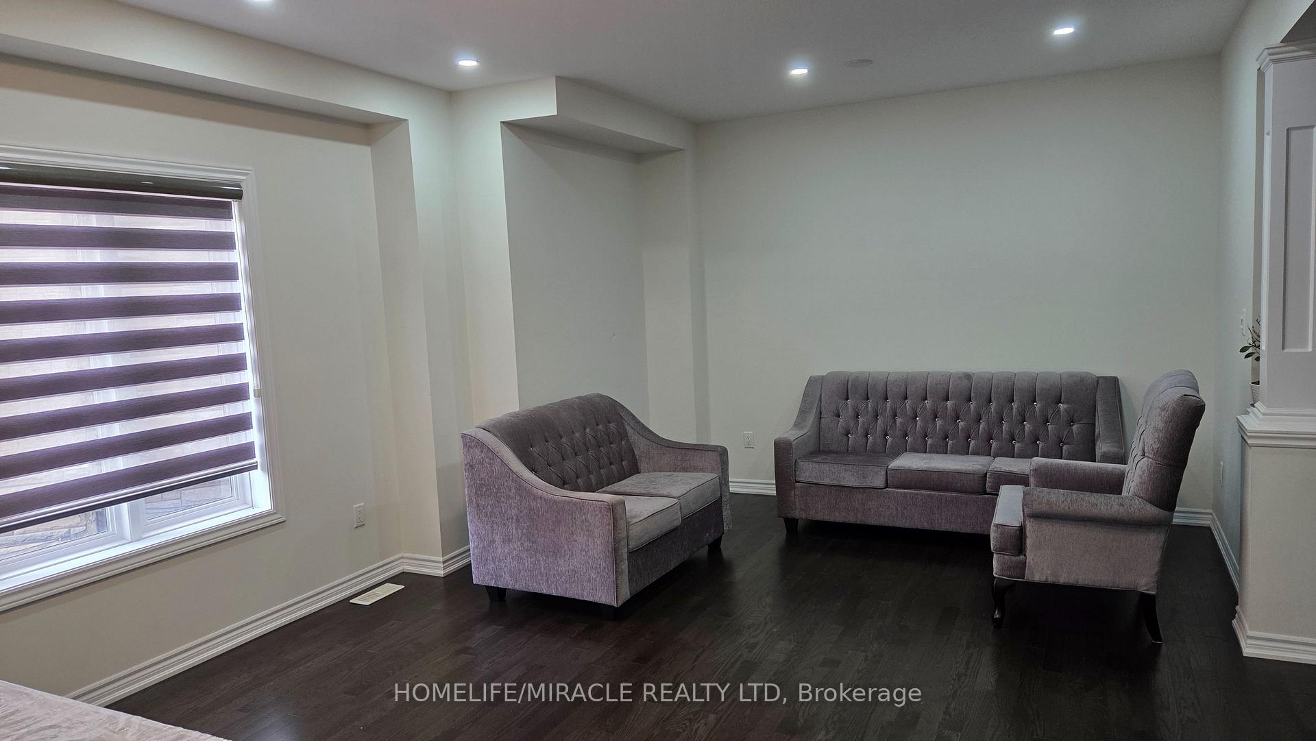 Photo 7 of 19 Belgium Crescent, Brampton, Northwest Brampton — HOMEH