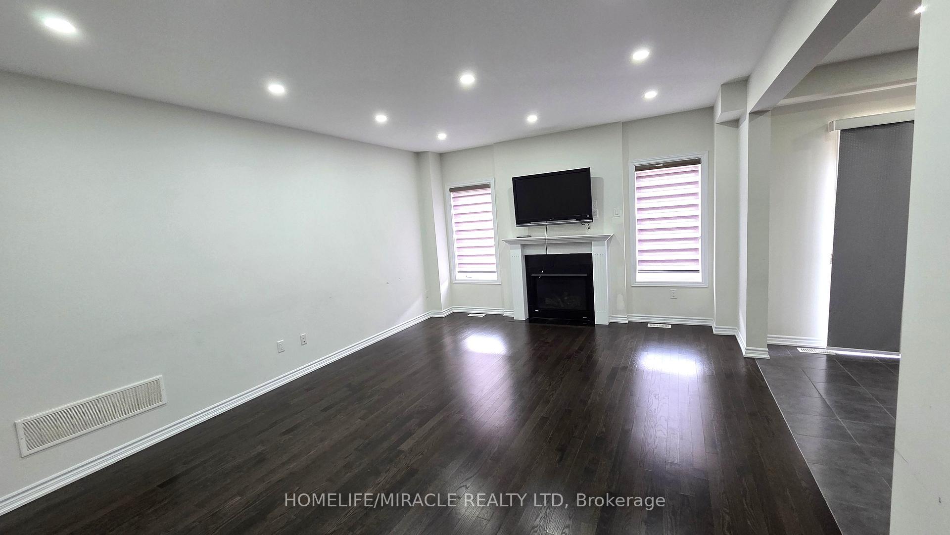 Photo 10 of 19 Belgium Crescent, Brampton, Northwest Brampton — HOMEH