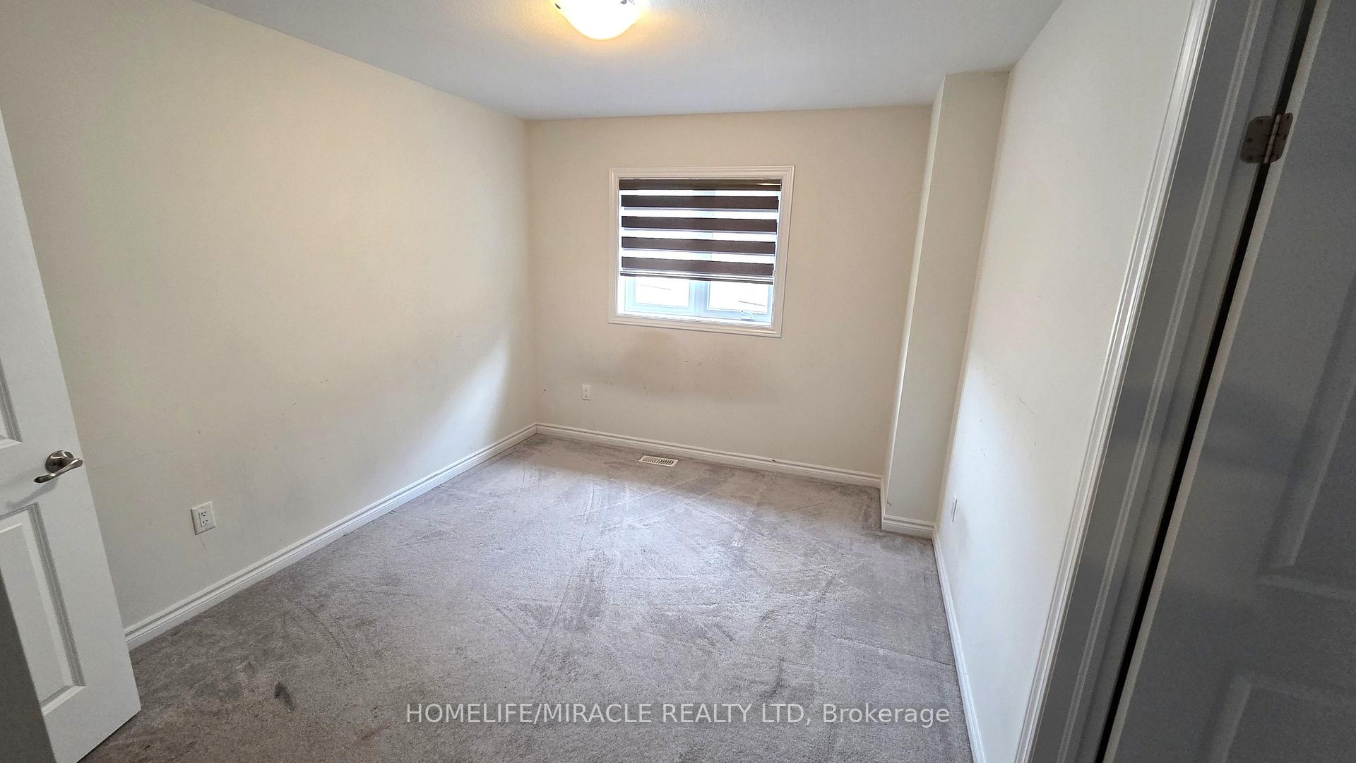 Photo 17 of 19 Belgium Crescent, Brampton, Northwest Brampton — HOMEH