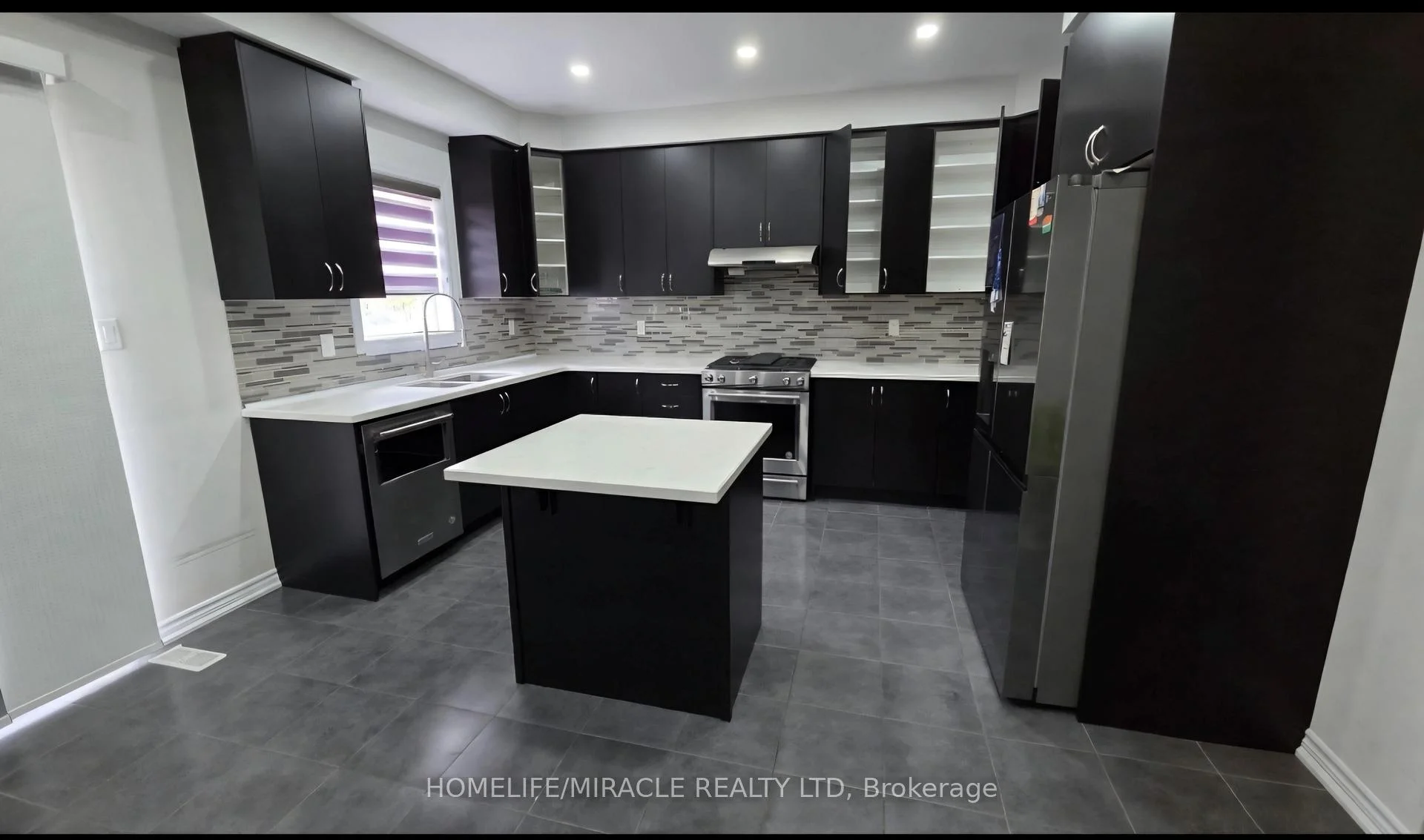Photo 22 of 19 Belgium Crescent, Brampton, Northwest Brampton — HOMEH