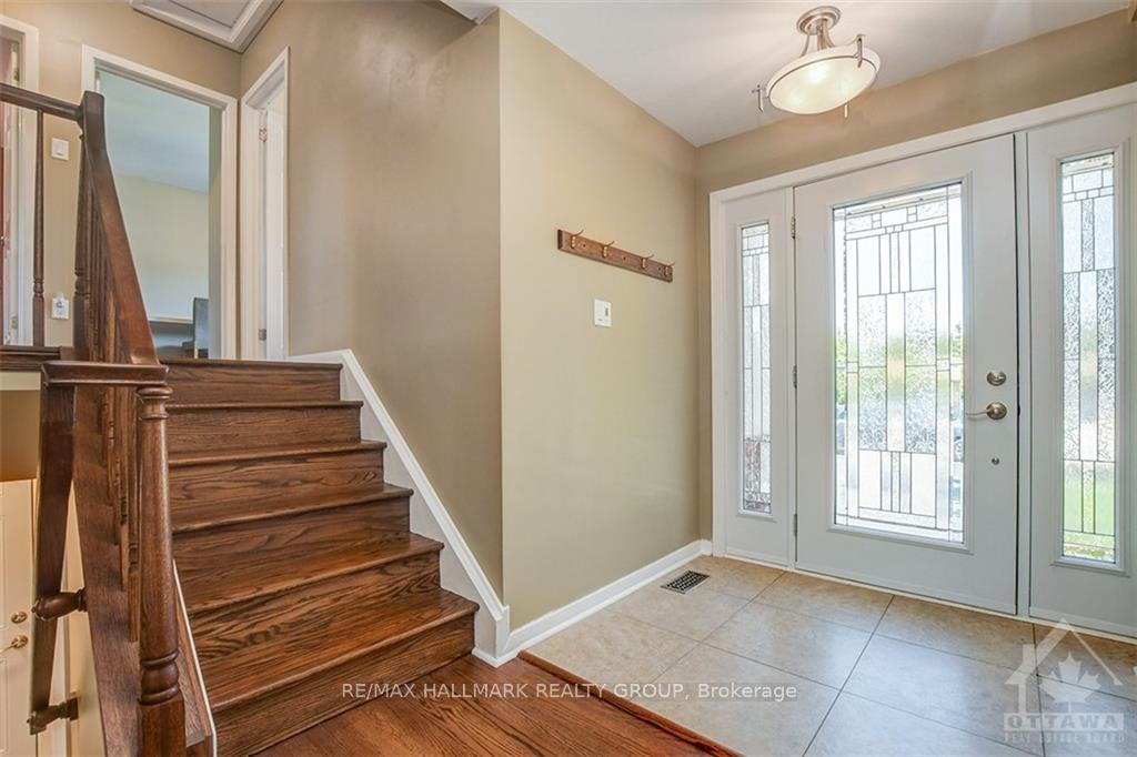 Photo 3 of 2678 Ulster Crescent, Ottawa, Riverside Park — HOMEH