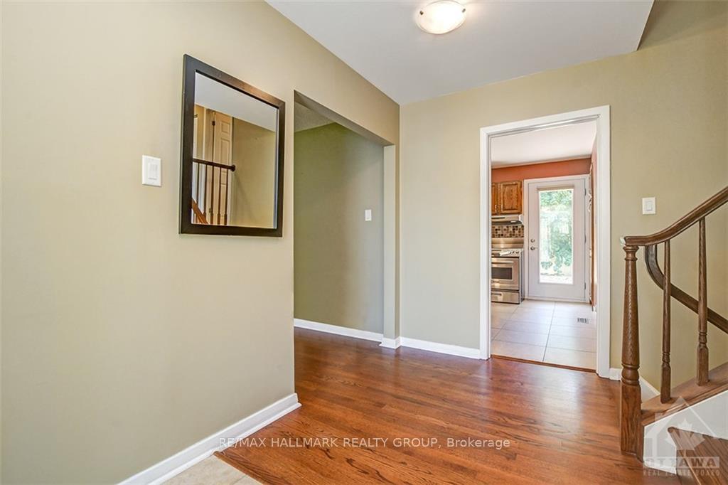 Photo 4 of 2678 Ulster Crescent, Ottawa, Riverside Park — HOMEH