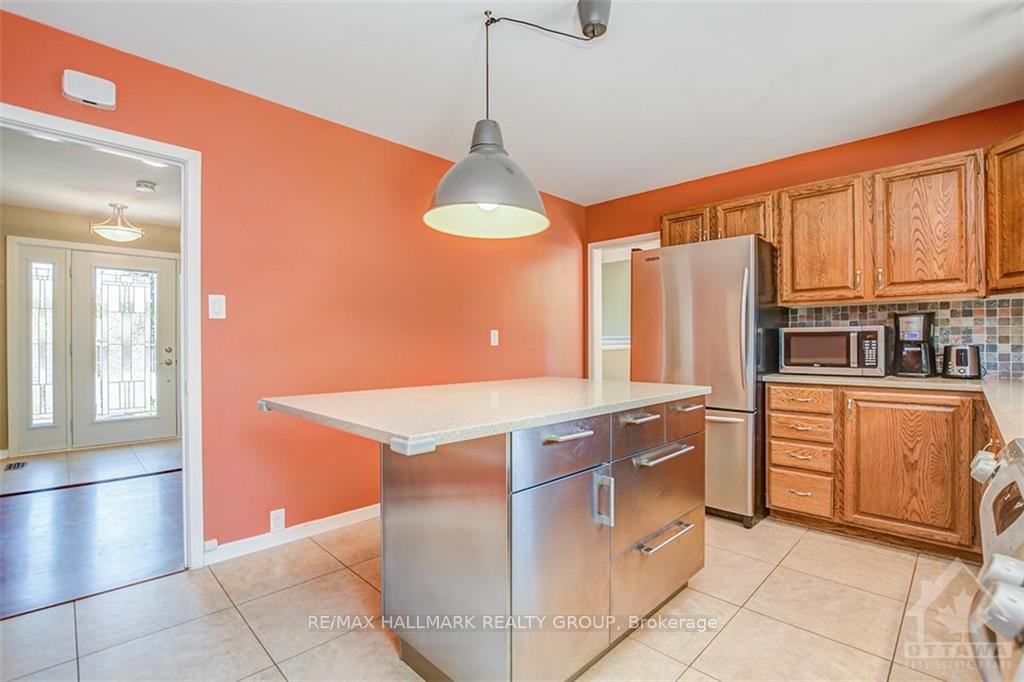 Photo 12 of 2678 Ulster Crescent, Ottawa, Riverside Park — HOMEH