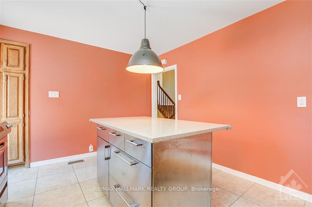 Photo 13 of 2678 Ulster Crescent, Ottawa, Riverside Park — HOMEH