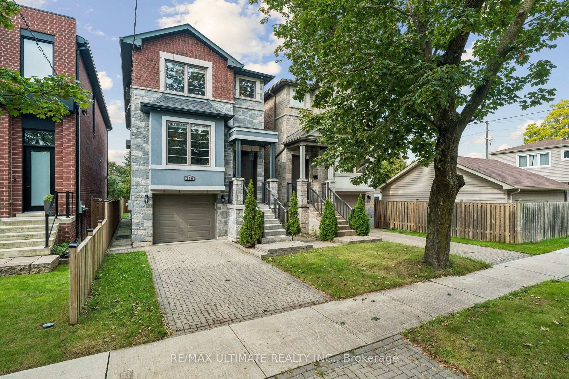 Photo 2 of 218 Delta Street, Etobicoke, Alderwood — HOMEH