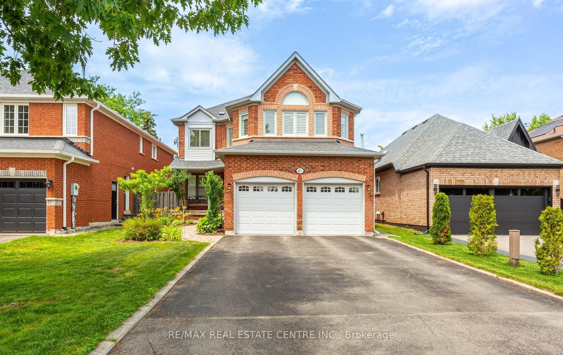 Photo 2 of 40 Hepburn Crescent N, Halton Hills, Georgetown — HOMEH