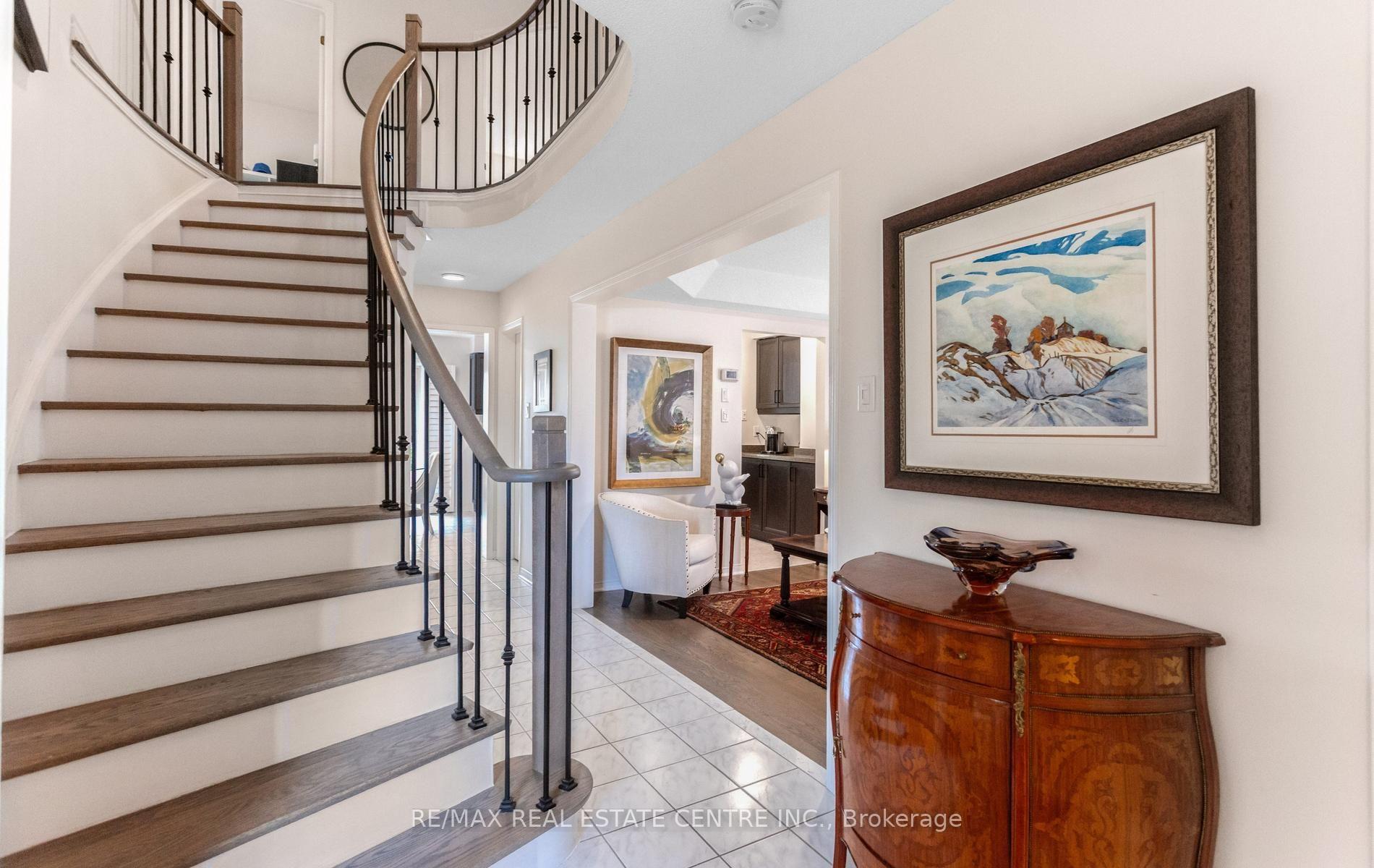 Photo 5 of 40 Hepburn Crescent N, Halton Hills, Georgetown — HOMEH