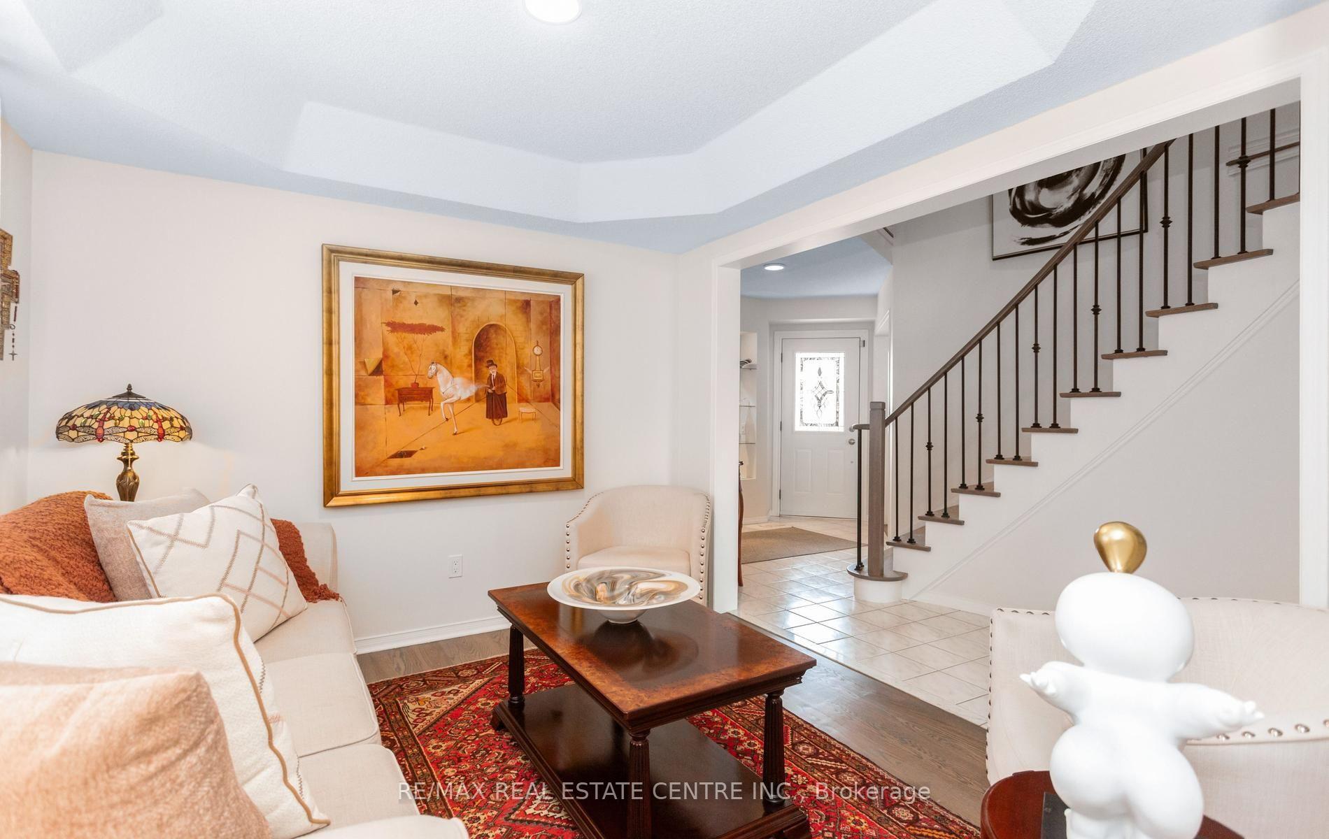 Photo 7 of 40 Hepburn Crescent N, Halton Hills, Georgetown — HOMEH